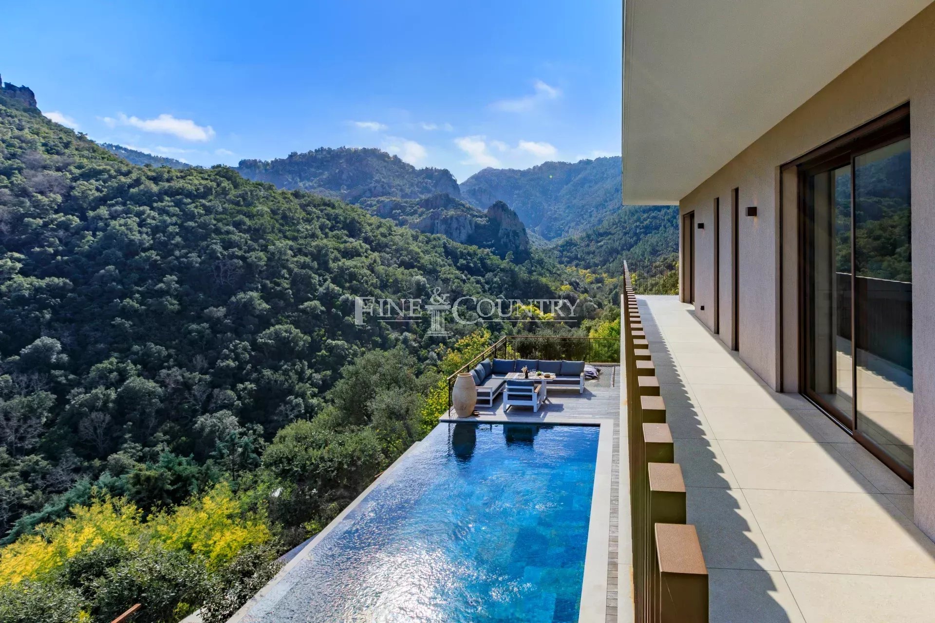 Photo of Villa for Sale in Mandelieu with Panoramic View