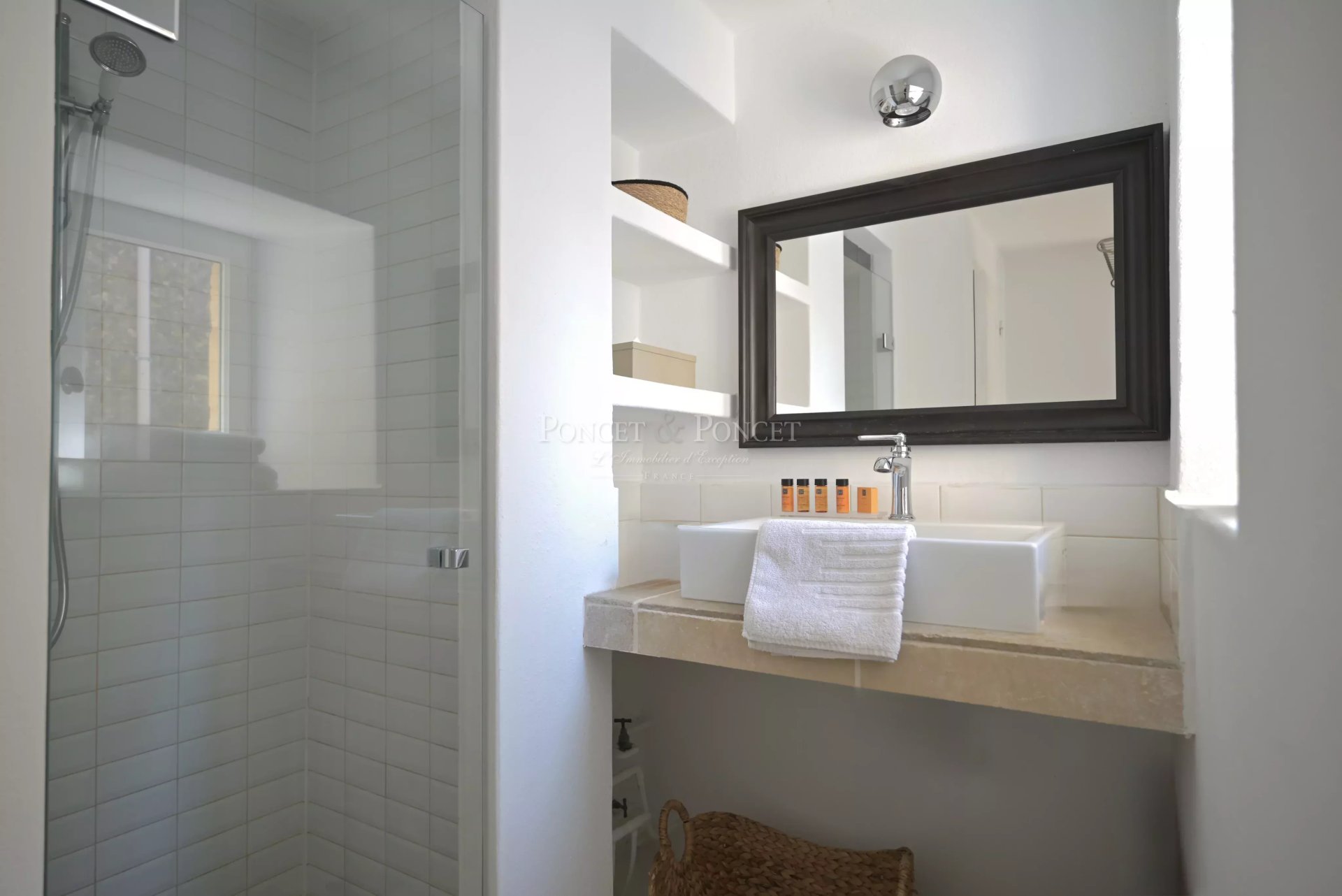 13 Bedroom Villa/Townhouse's Image 5