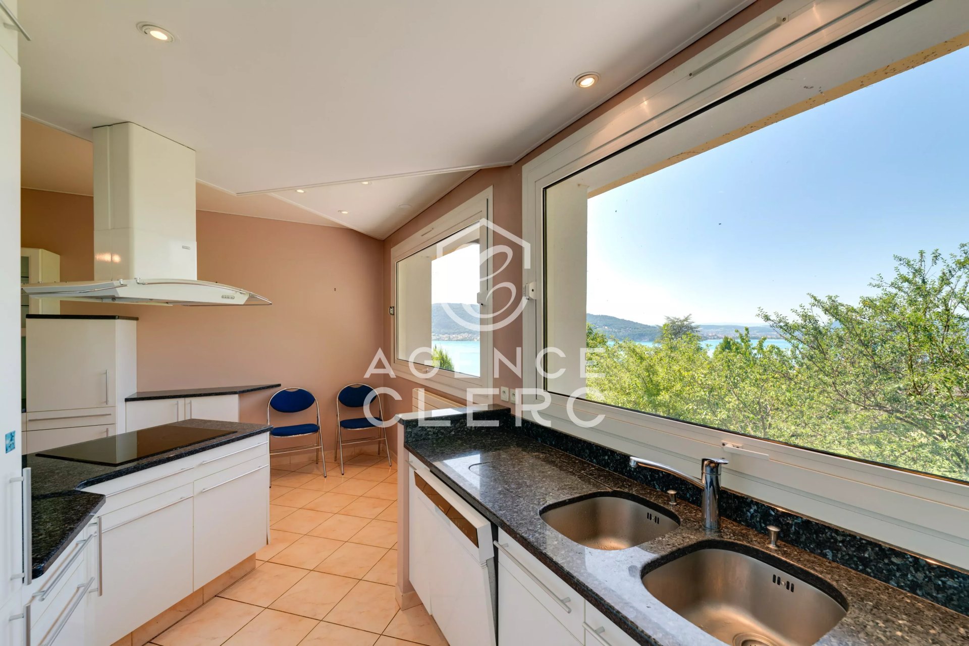 4 Bedroom Villa/Townhouse's Image 15