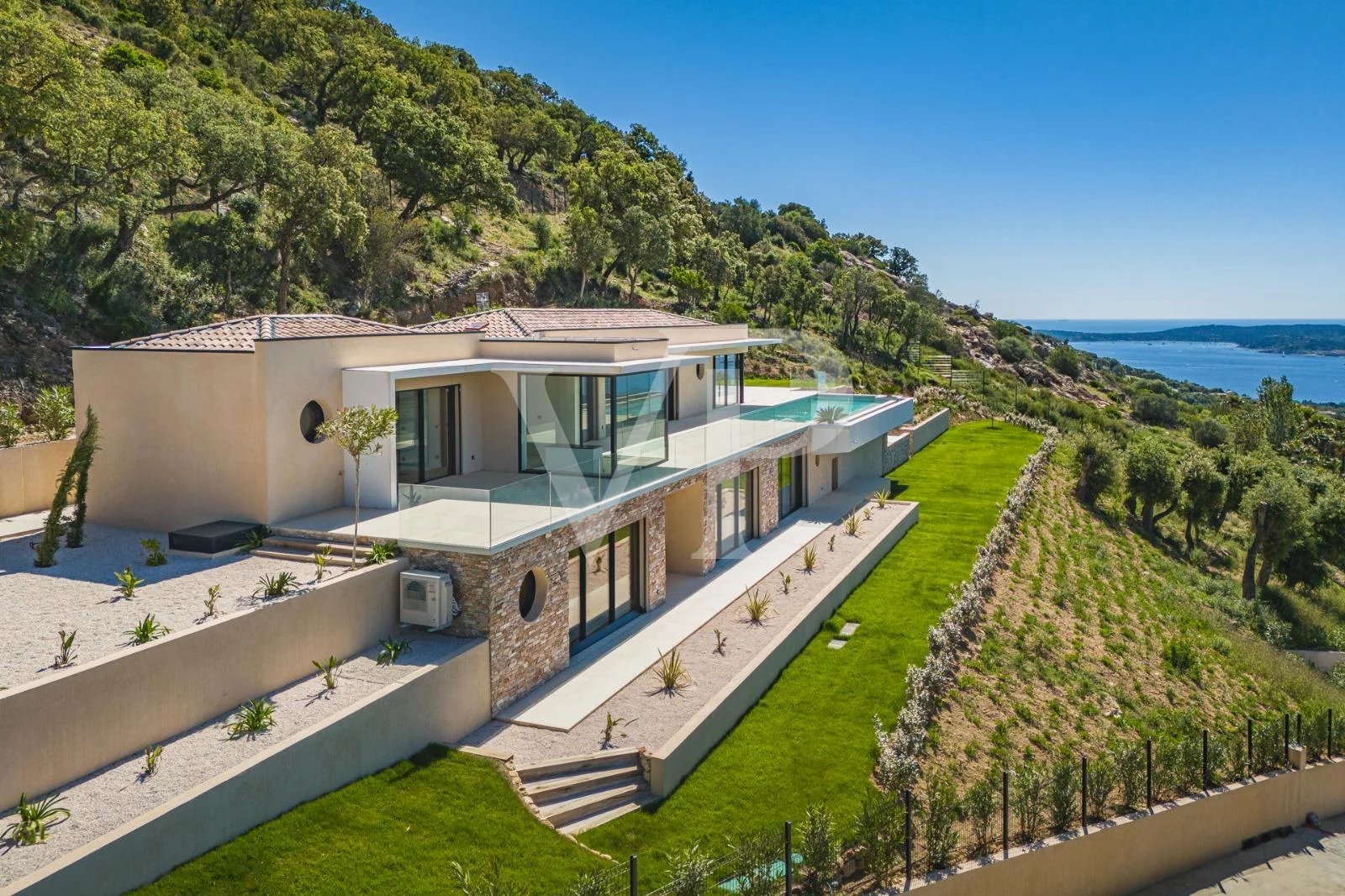 Erstaunlicher Panoramablick auf die Bucht von Saint Tropez