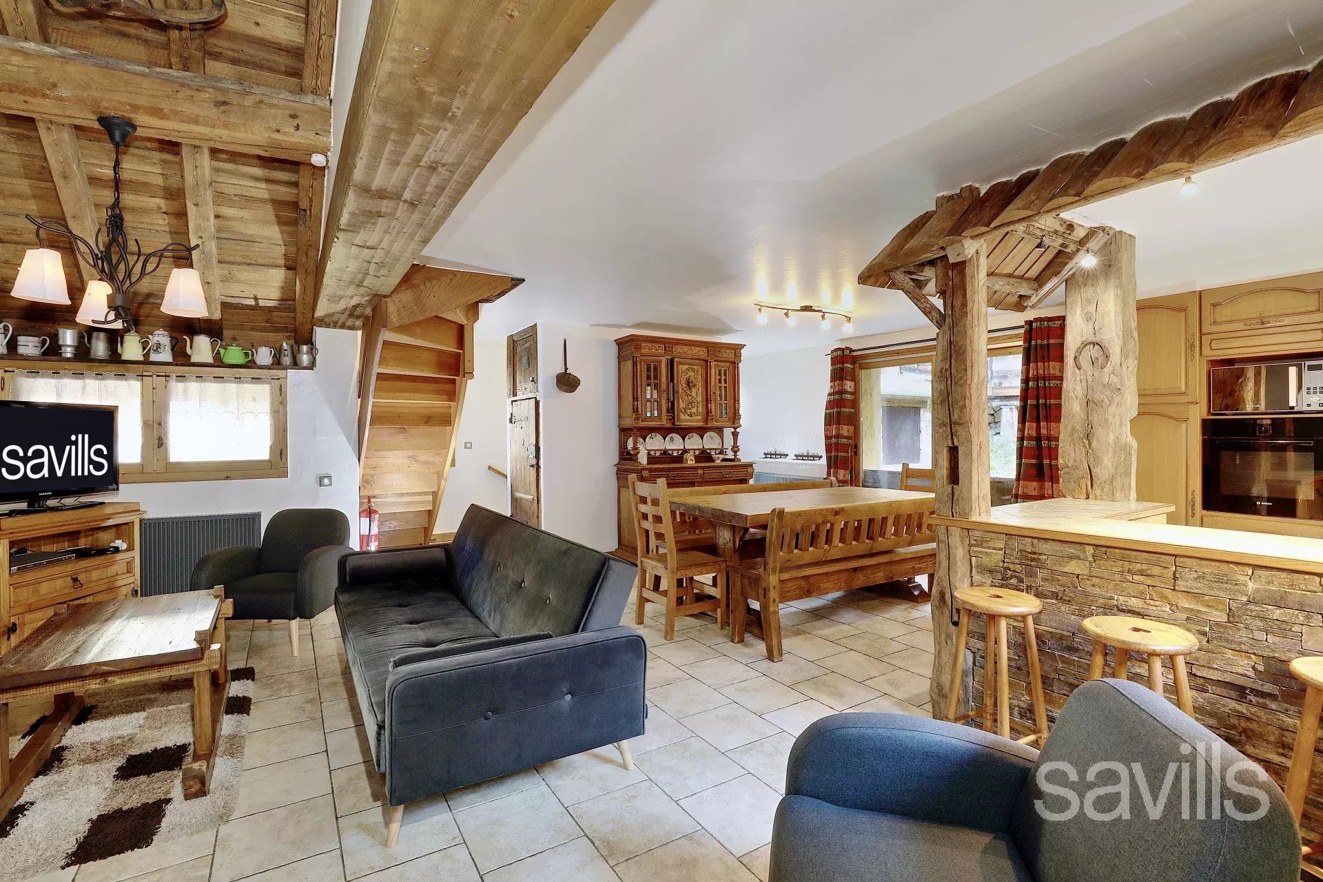 Three bedroom chalet in the heart of Mussillon, ideally situated in the centre of Meribel.