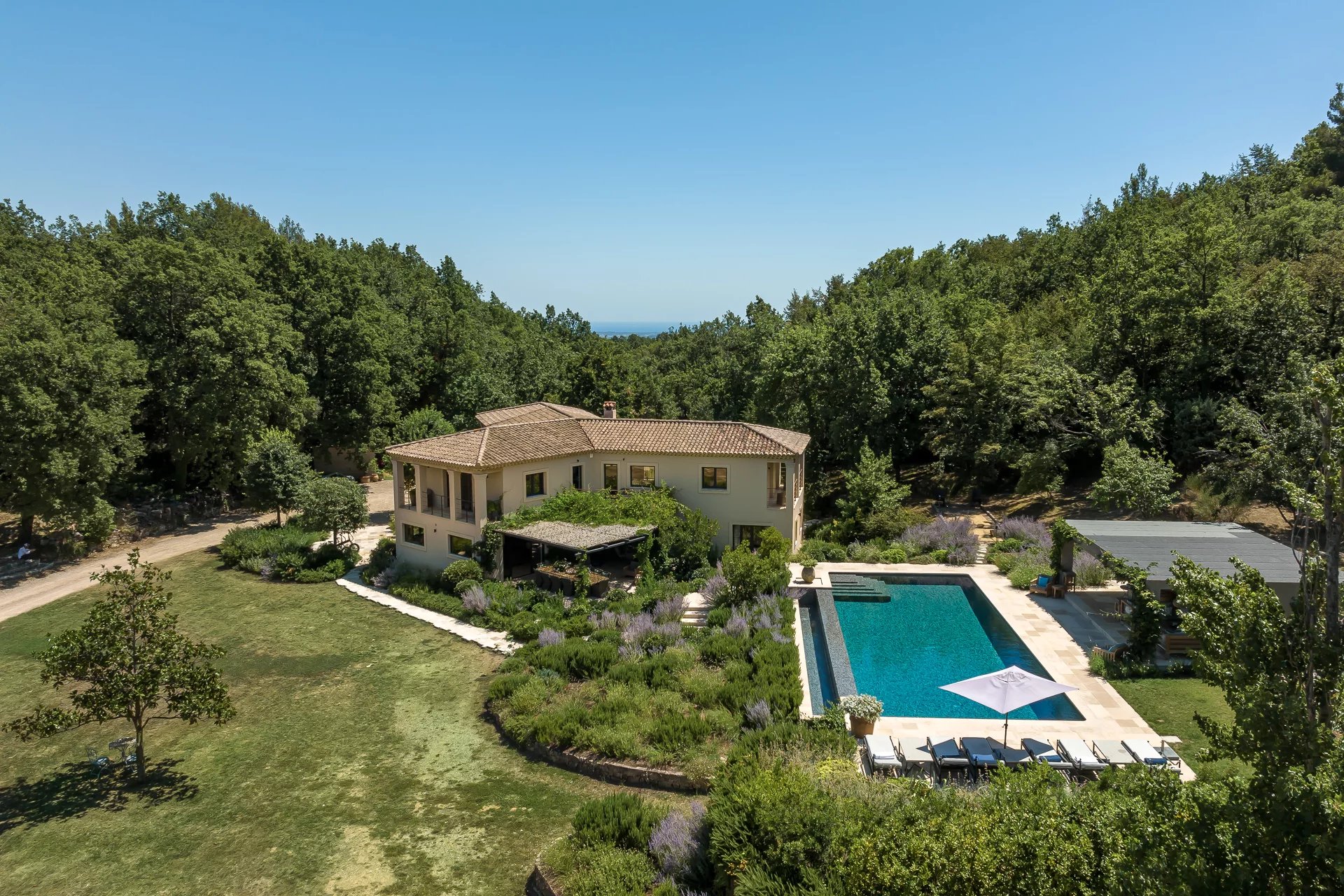 Renovated property with fantastic panoramic views
