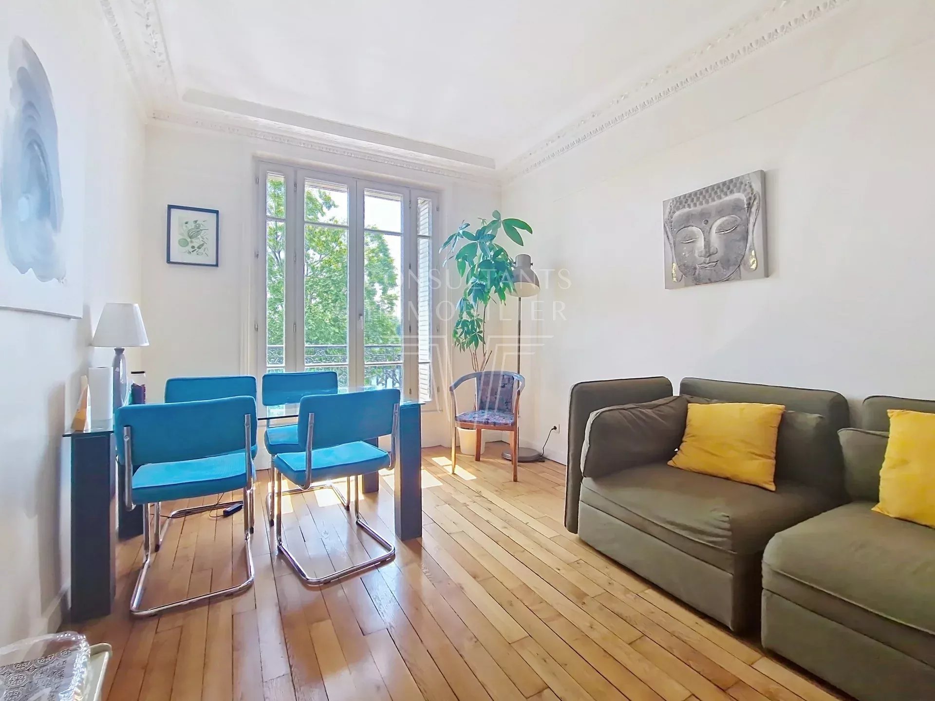 EXELMANS. APPARTEMENT TRAVERSANT DEUX CHAMBRES