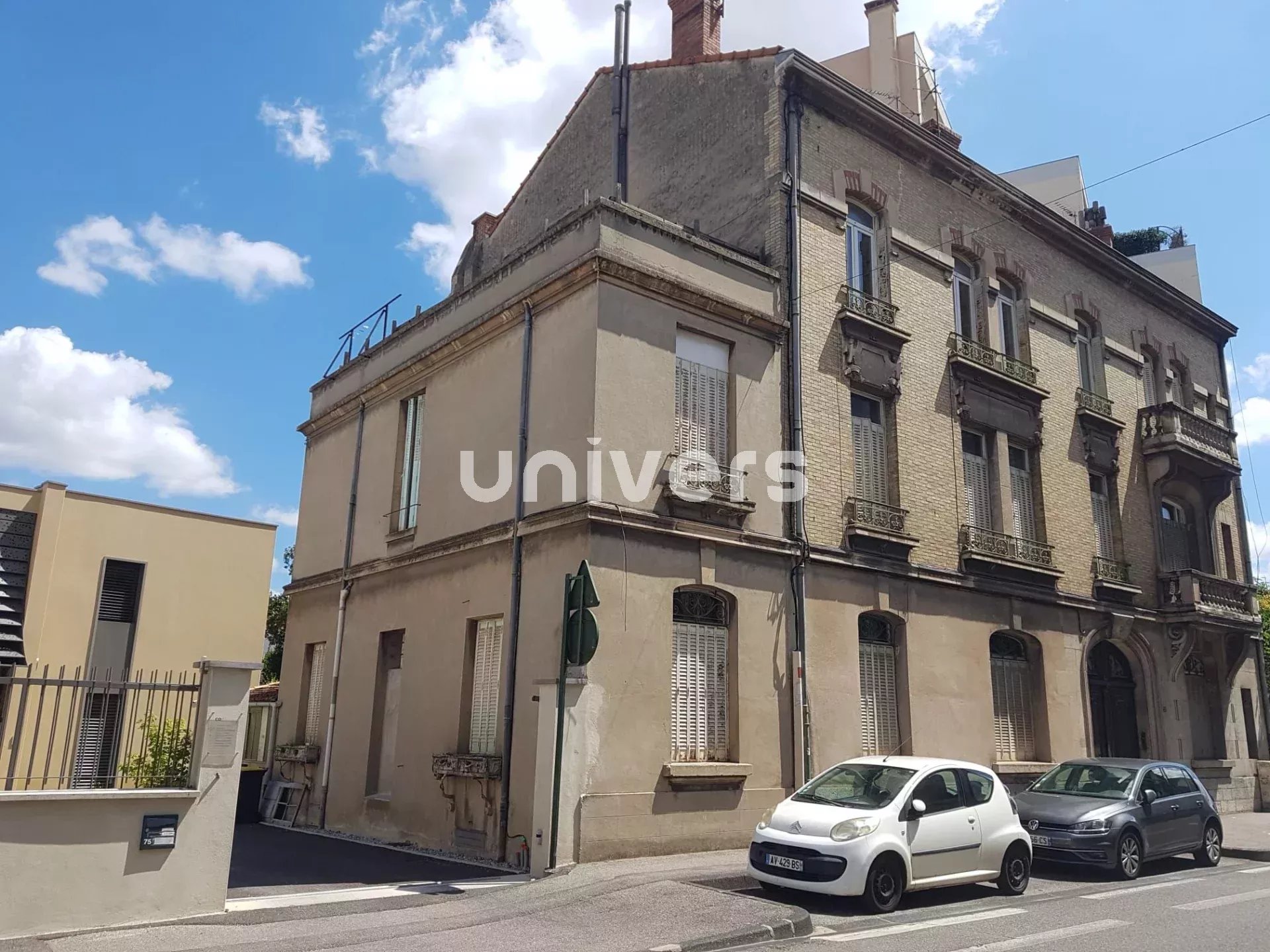 APPARTEMENT 87M2 avec terrasse 50m2 et dépendances