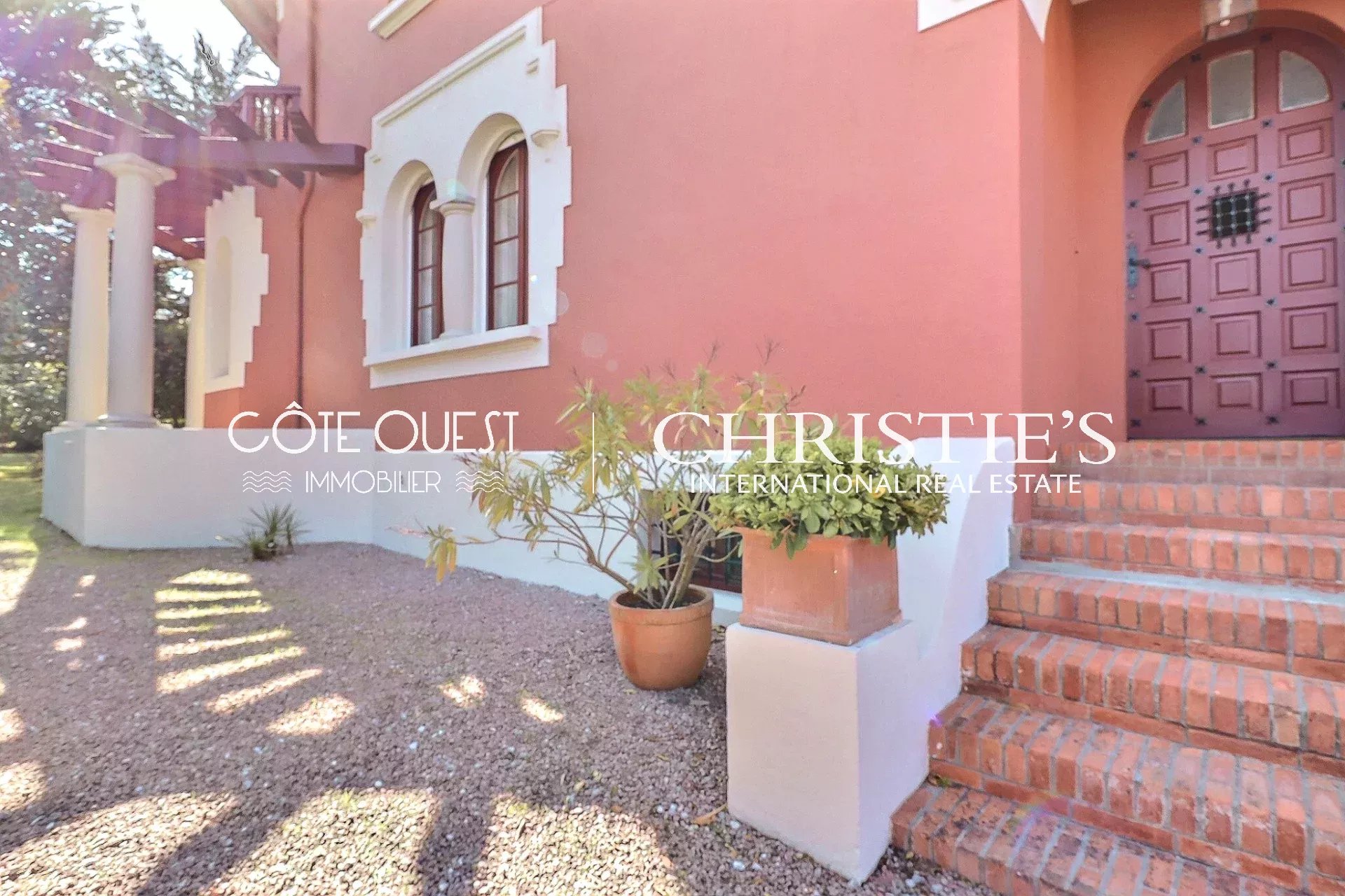 4 Bedroom Villa/Townhouse's Image 3