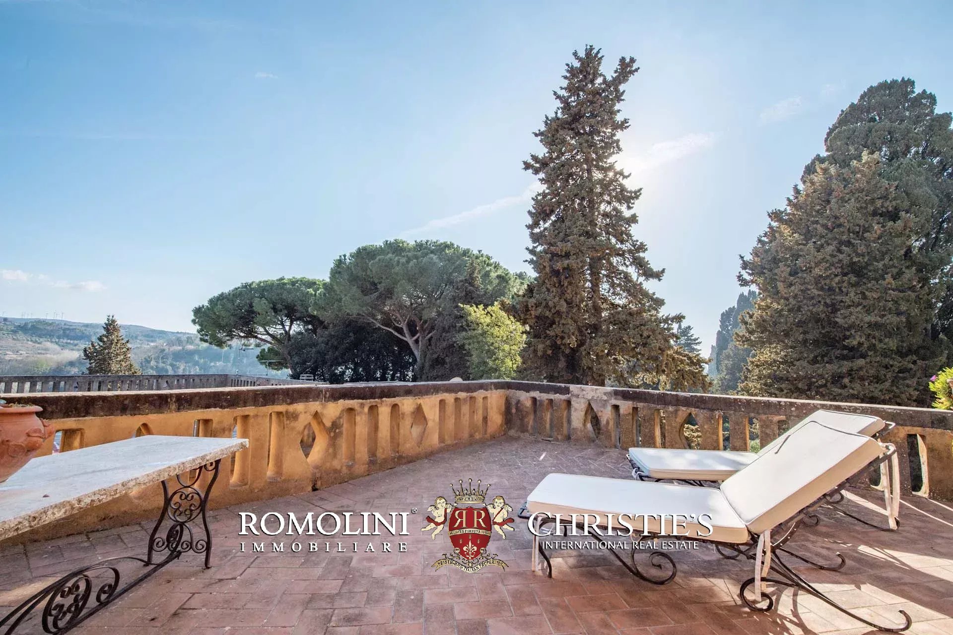 LUXURY PERIOD VILLA FOR SALE NEAR PISA, TUSCANY