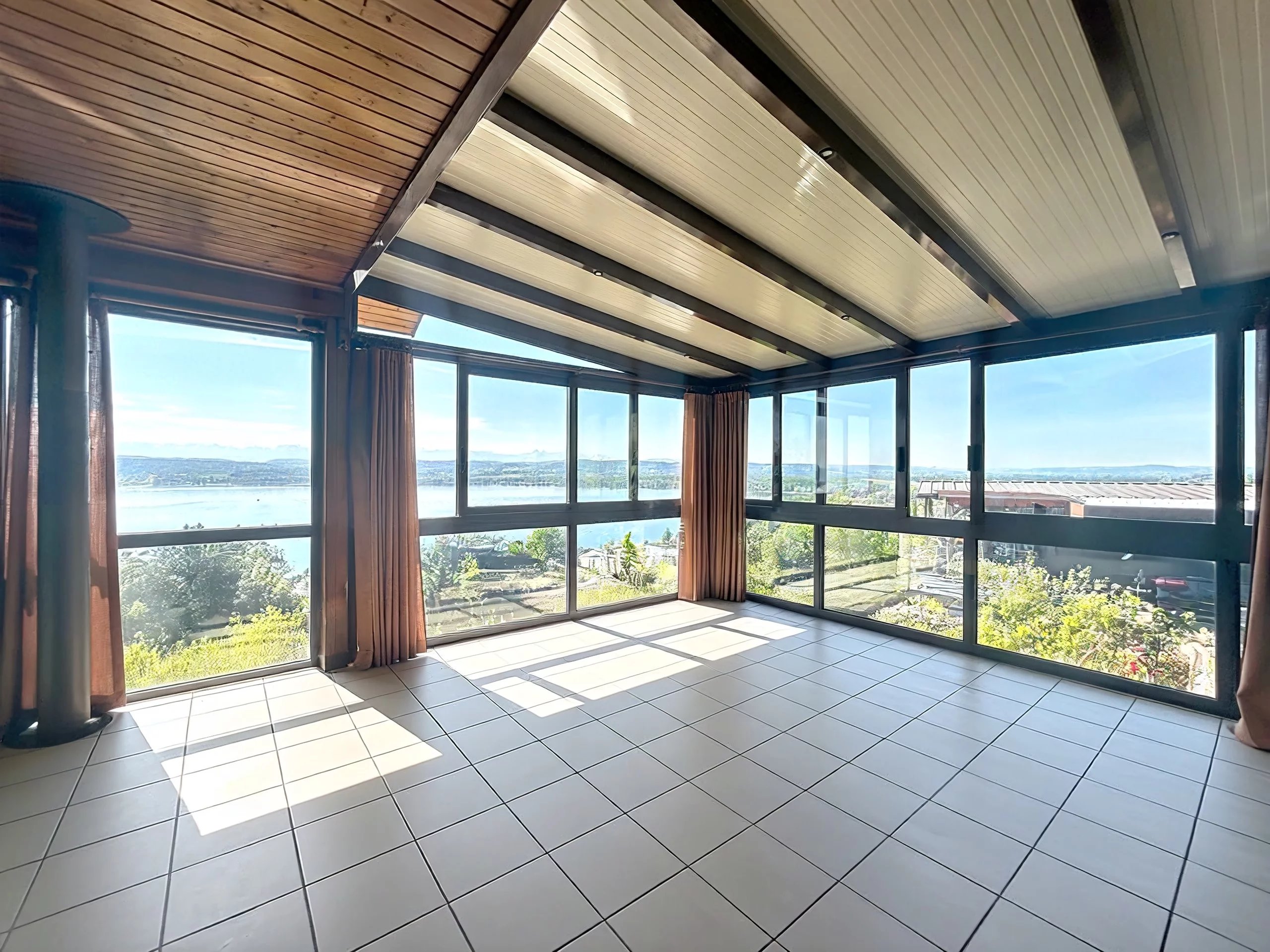 Villa avec vue imprenable sur le lac de Morat