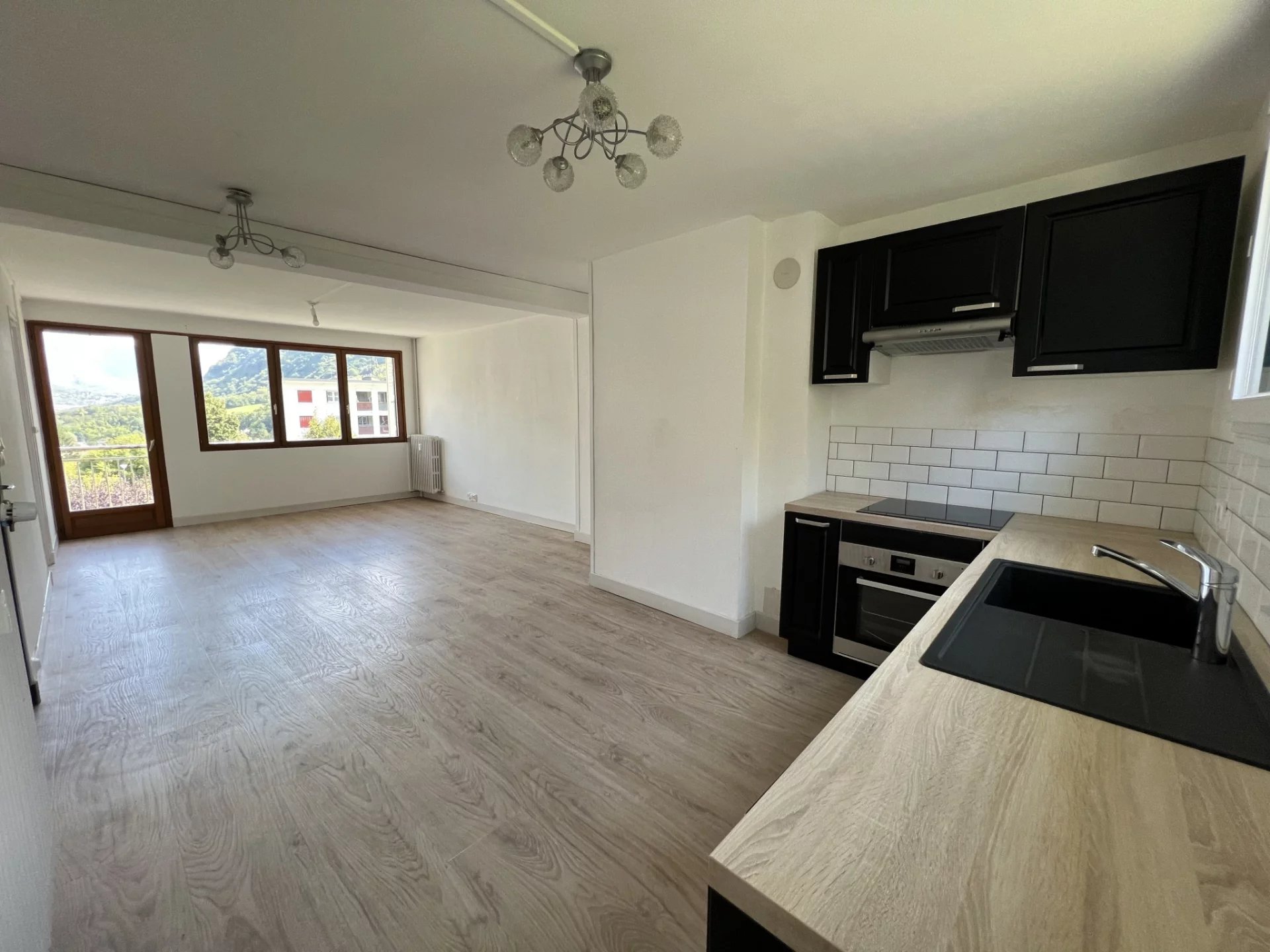 APPARTEMENT TYPE F4 AVEC BALCON - SAINT JEAN DE MAURIENNE
