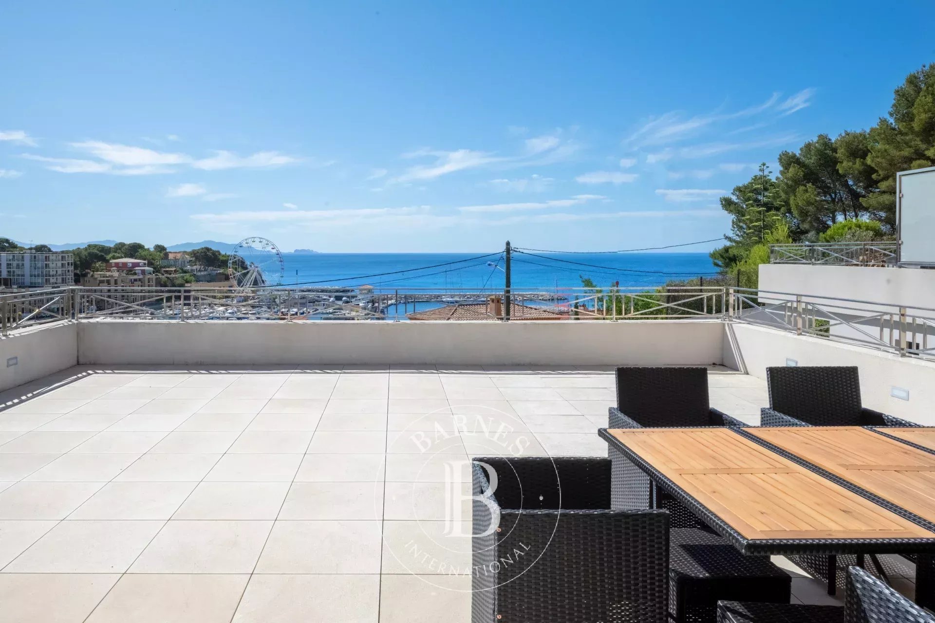 Luxurious 3-bedroom apartment with sea view terrace. - picture 9