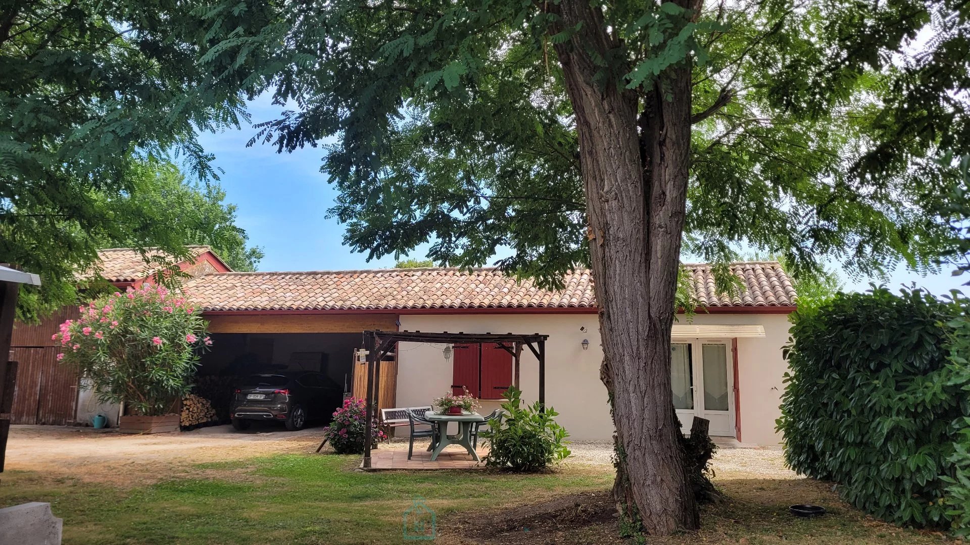 DOUBLE RESIDENCE: 2 maisons sur un terrain clos