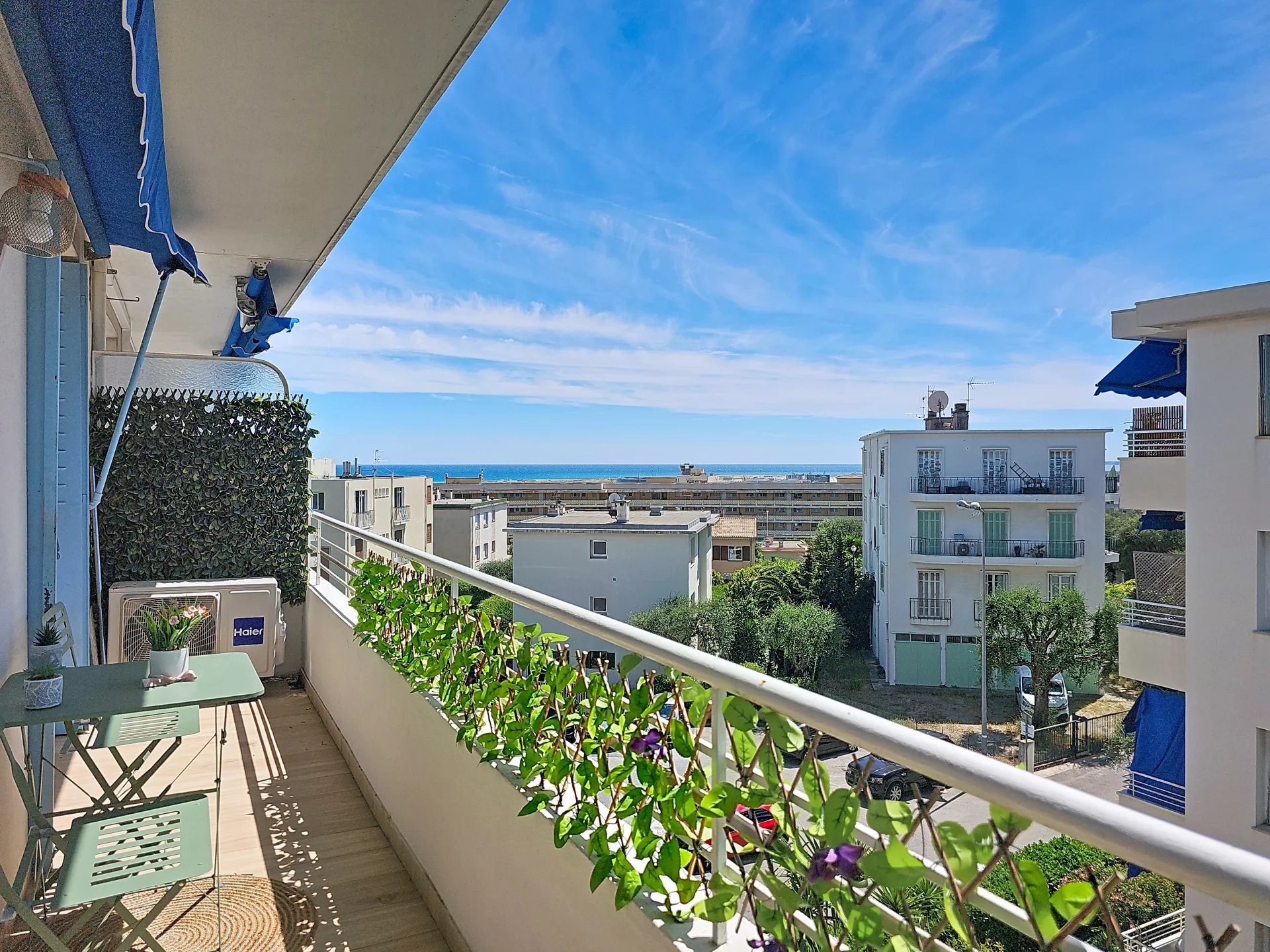 NICE OUEST – LA VICTORINE | 2 PIÈCES DERNIER ÉTAGE – VUE MER – ENTIÈREMENT RÉNOVÉ