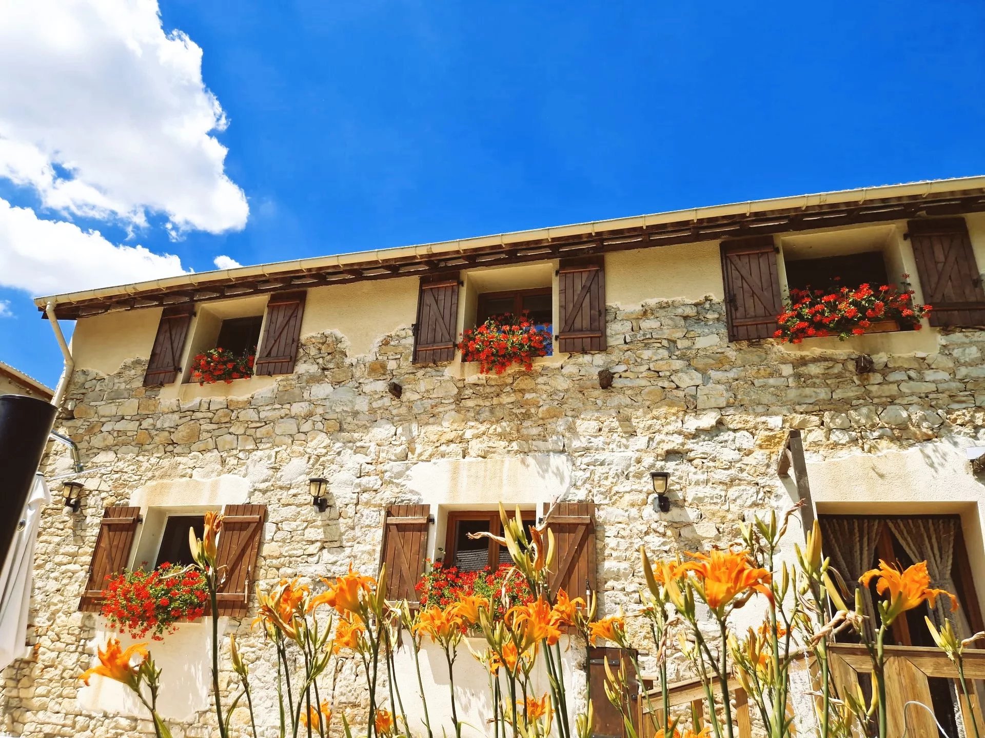 Deux belles maisons dans un environnement pittoresque