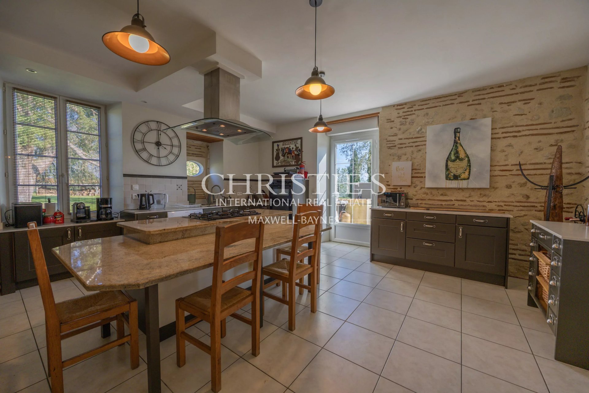 10 Bedroom Villa/Townhouse's Image 10
