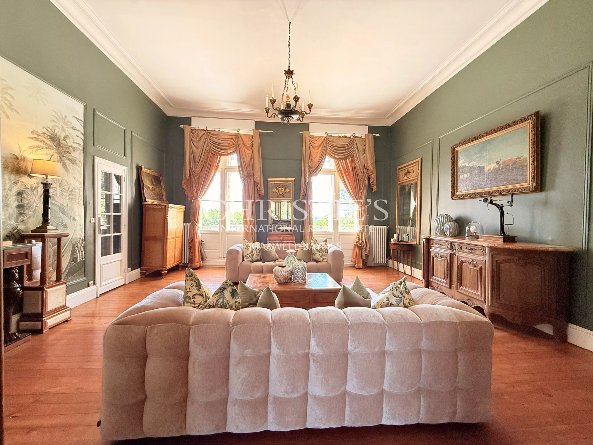 53 Bedroom Chateau's Image 25