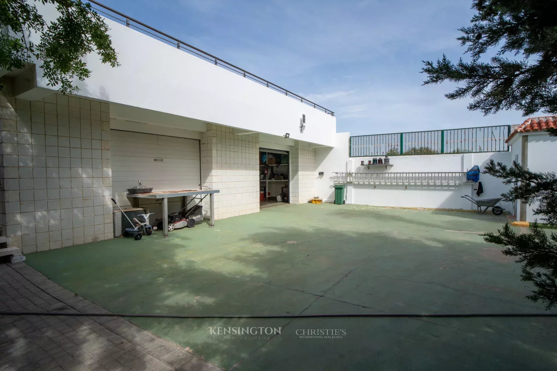 7 Bedroom Villa/Townhouse's Image 10