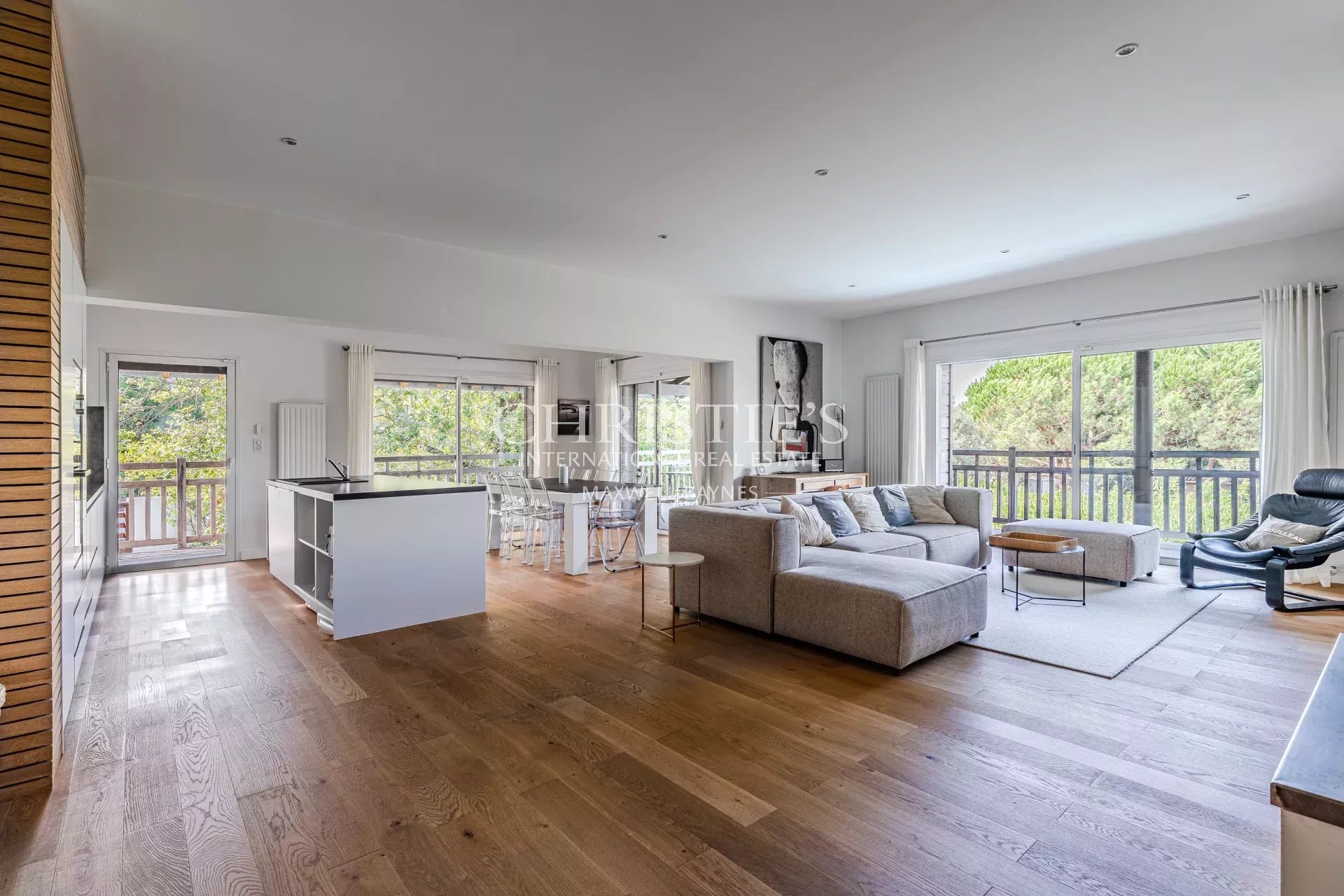 5 Bedroom Villa/Townhouse's Image 3