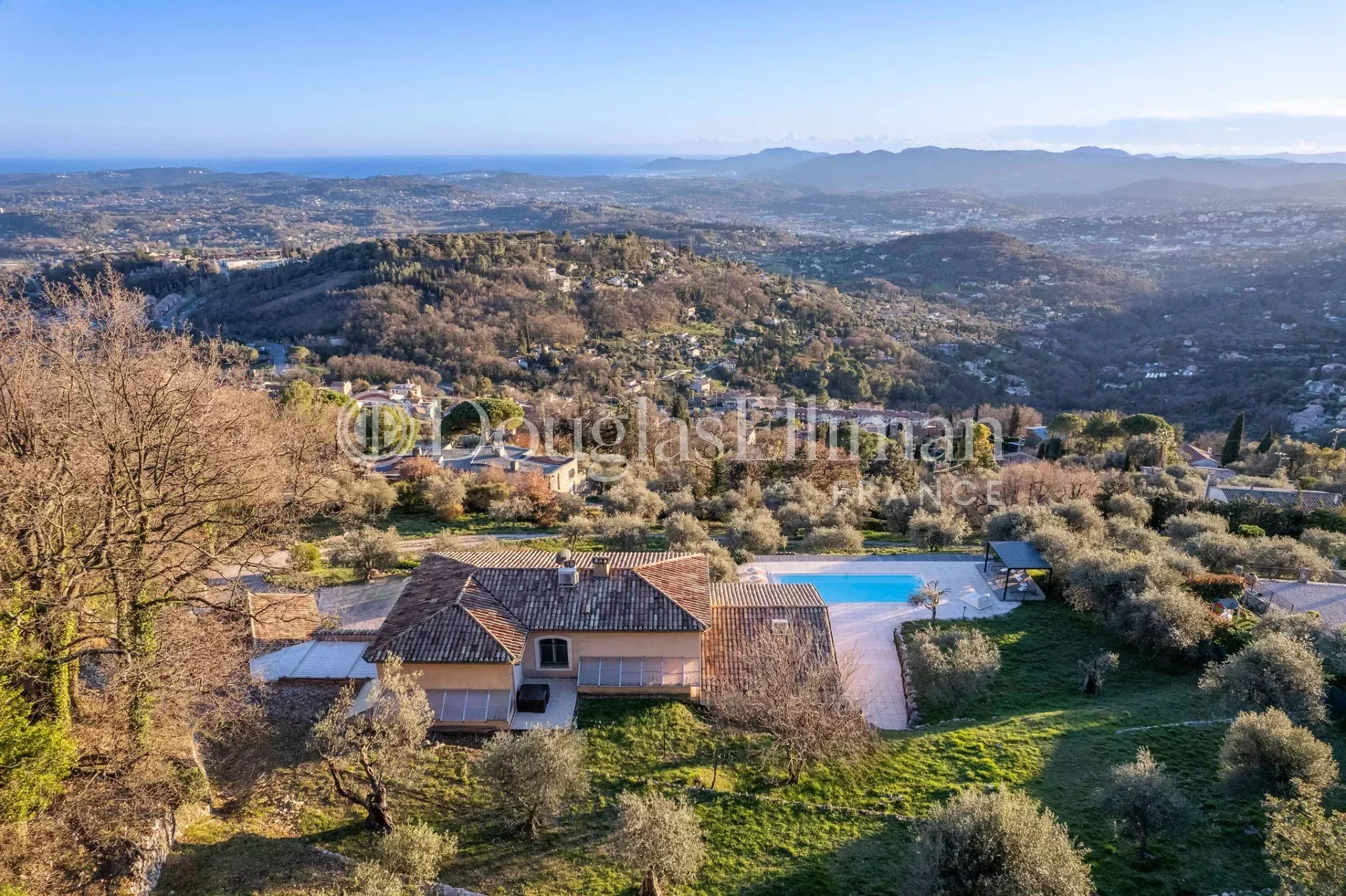 CHATEAUNEUF-DE-GRASSE : Villa with panoramic sea view and pool - Picture n°3