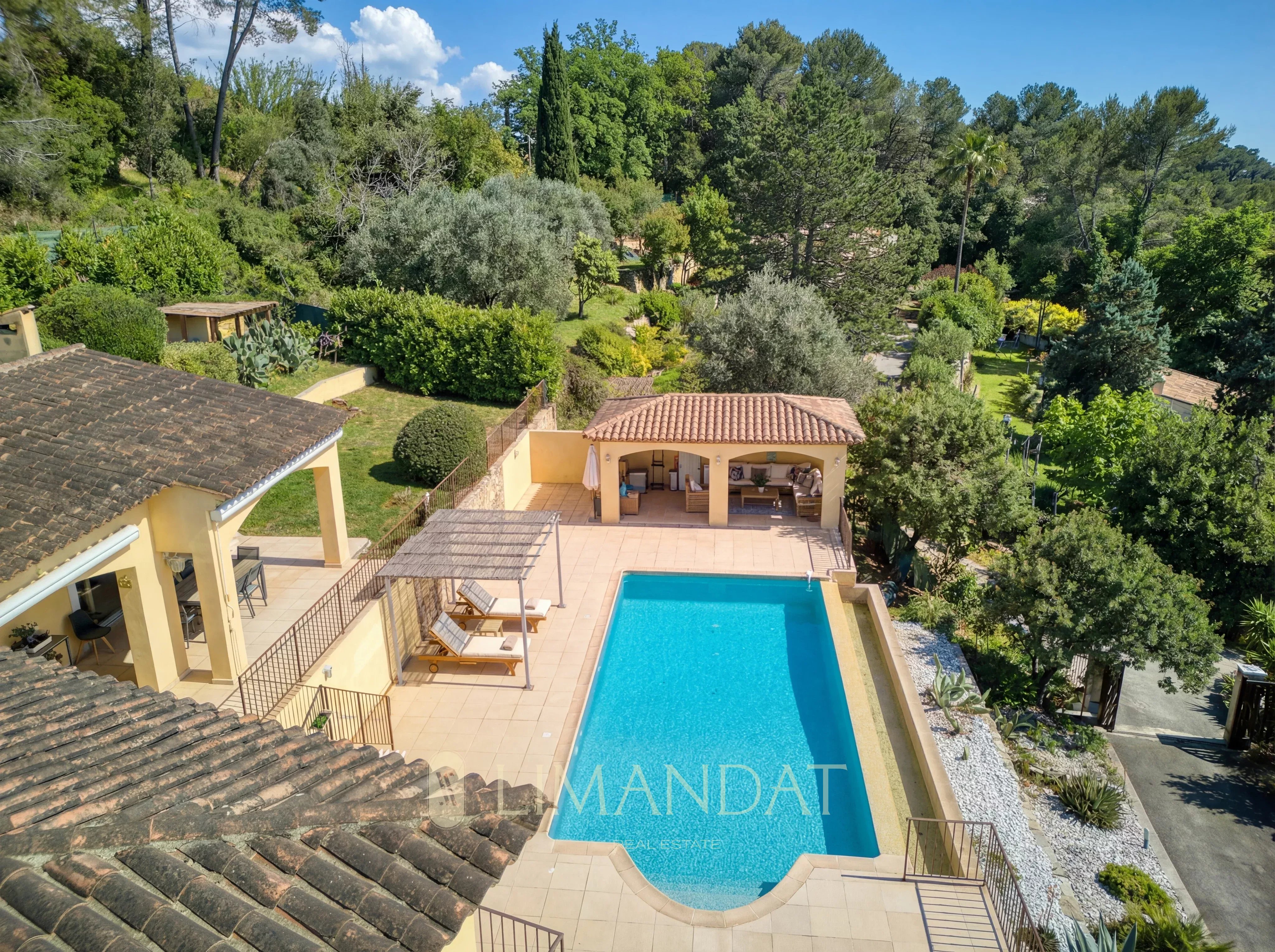 Beautiful villa with open views of the hills in Mougins