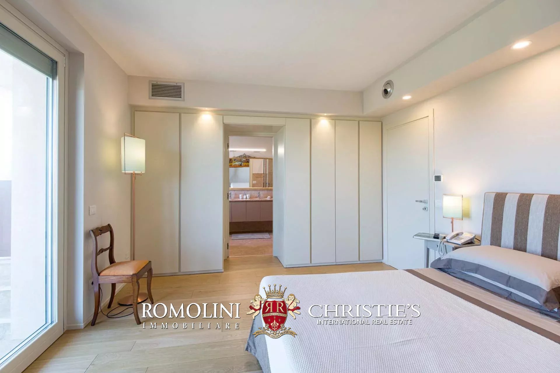 7 Bedroom Villa/Townhouse's Image 56