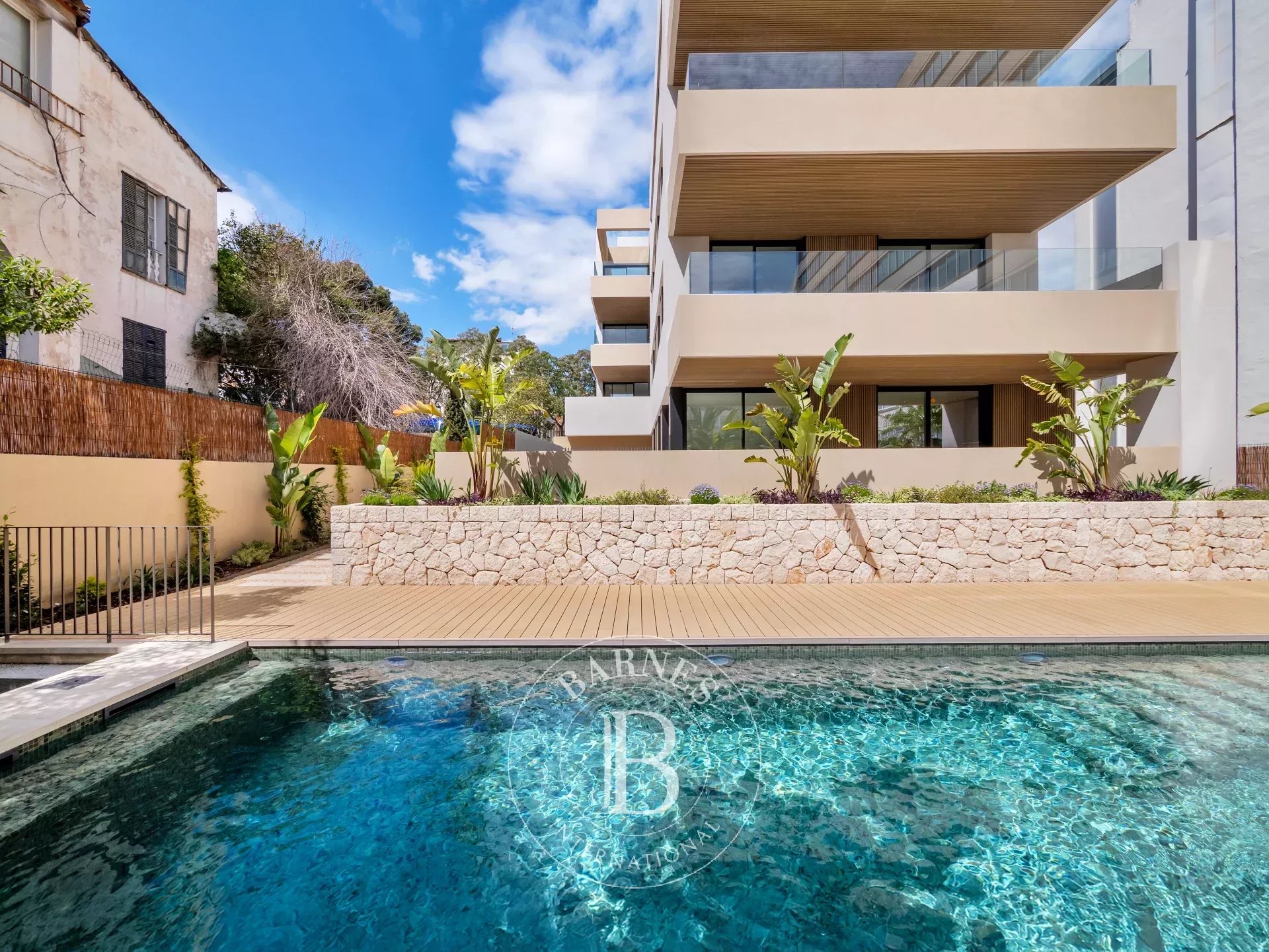 Superbe Penthouse avec Terrasse Privée sur le Toit et Piscine