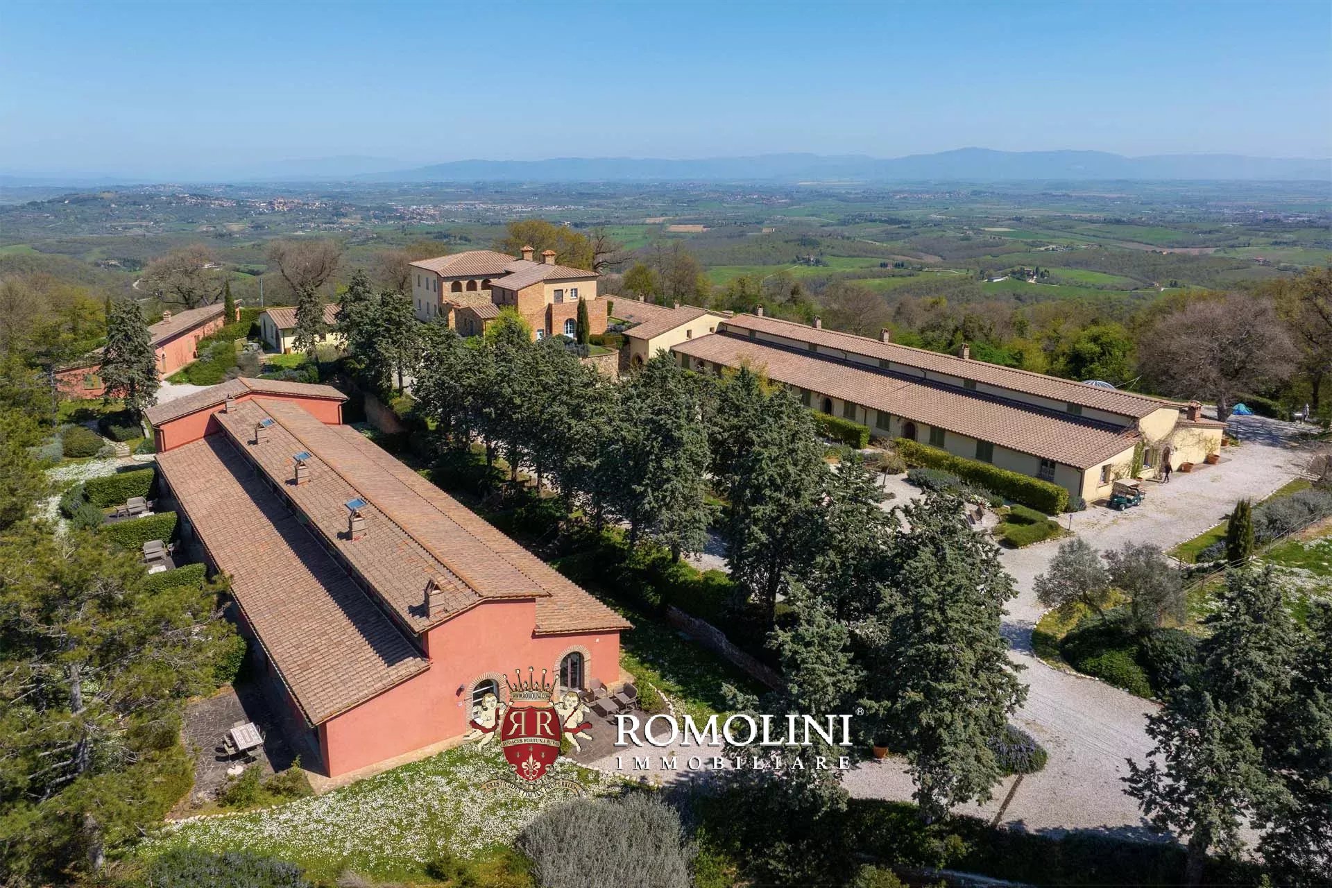LUXUSANLAGE MIT 19 WOHNUNGEN IN DER TOSKANA, VAL D'ORCIA
