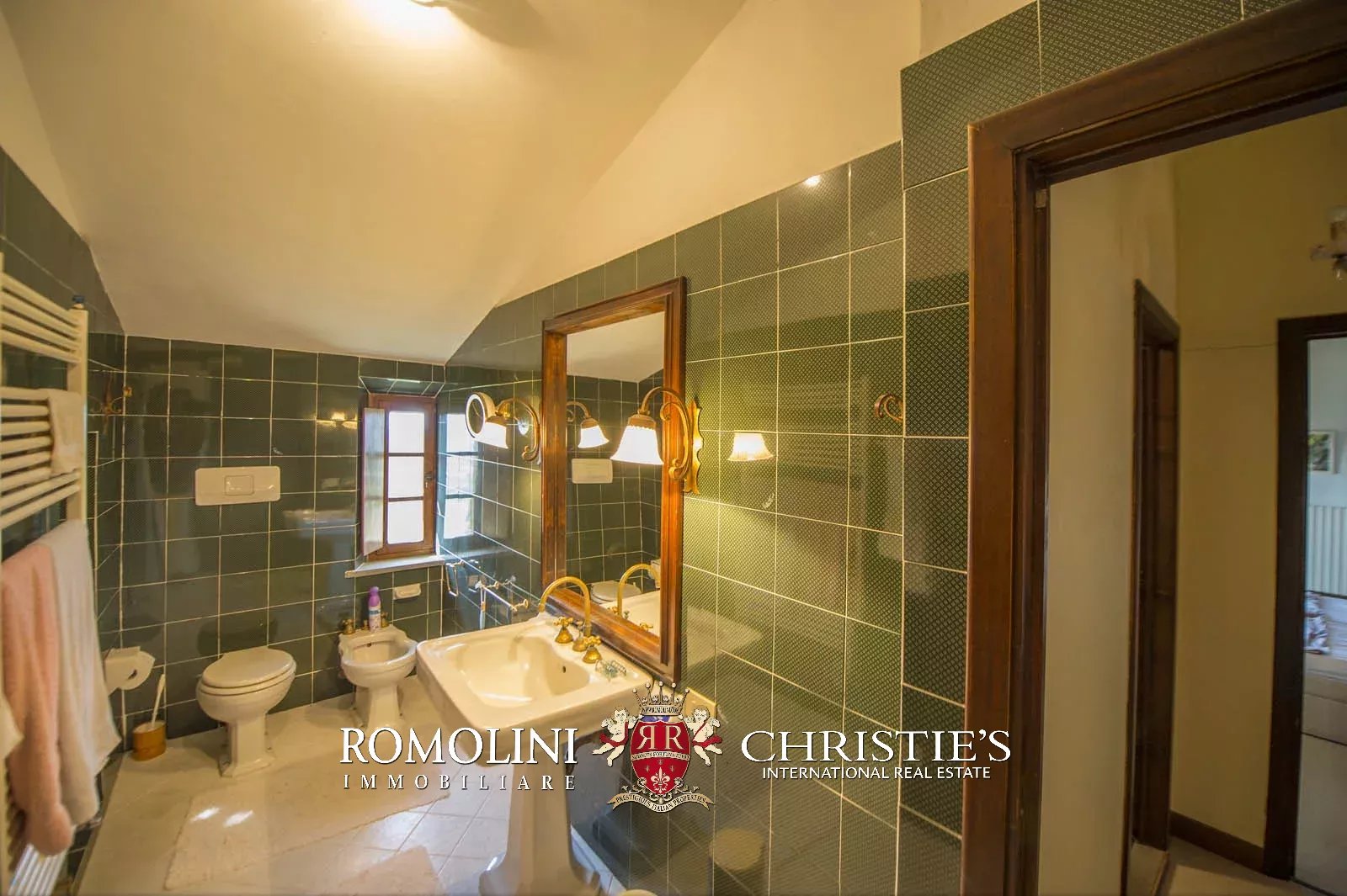 20 Bedroom Vineyard's Image 48