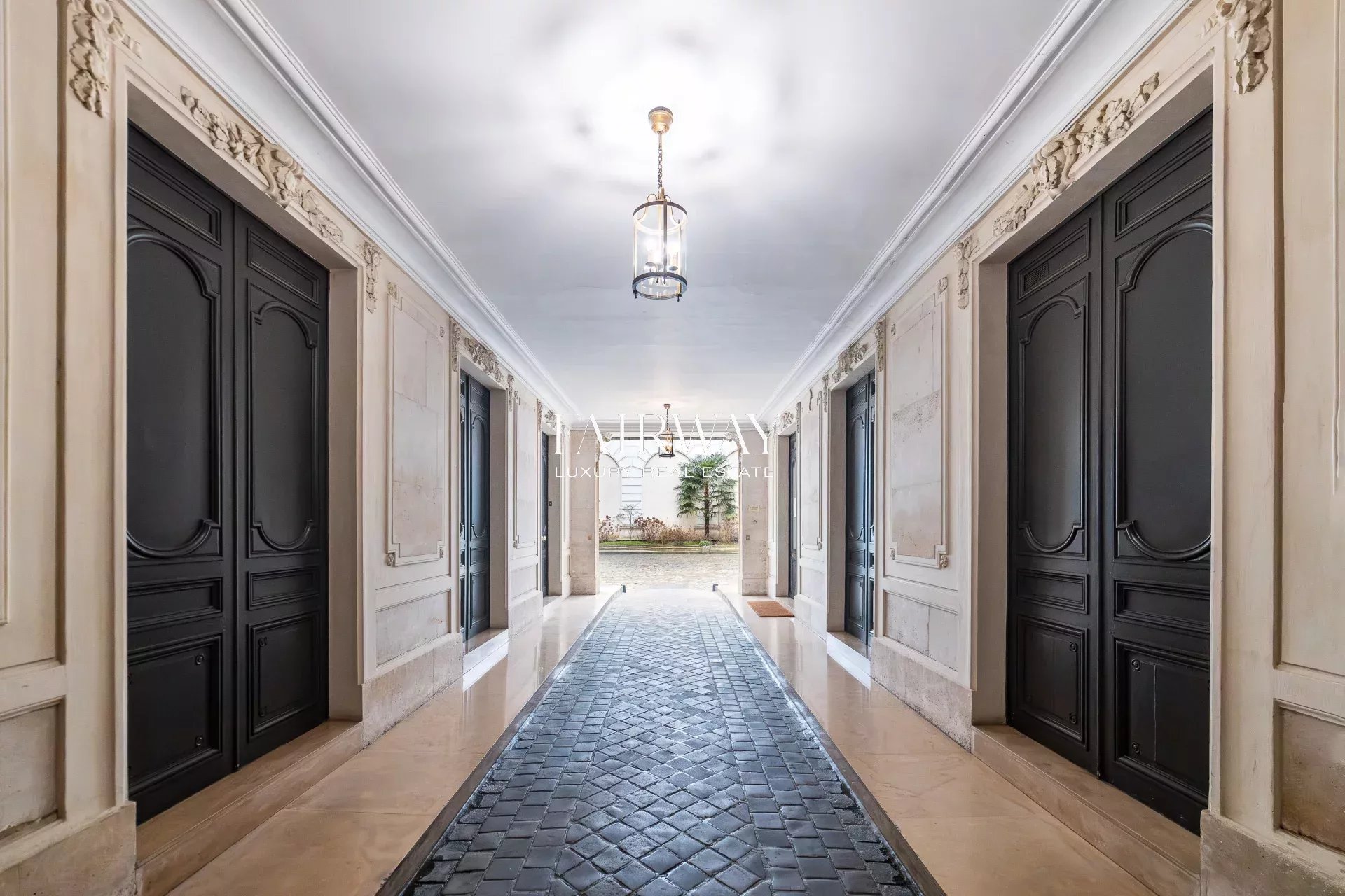 Appartement haussmannien de prestige de 124 m² avec 2 chambres de service en option – Paris 8e Montaigne