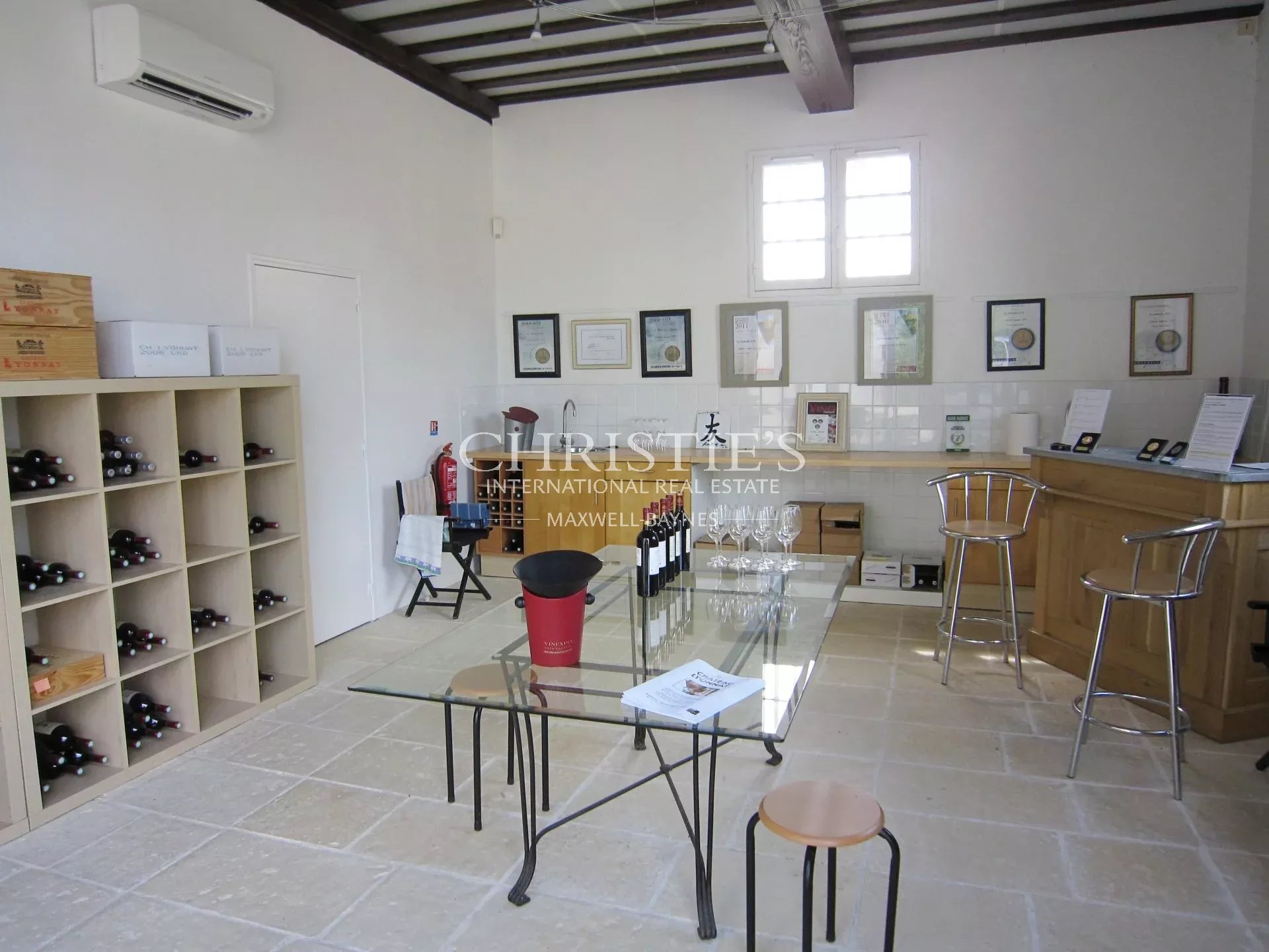 6 Bedroom Vineyard's Image 18