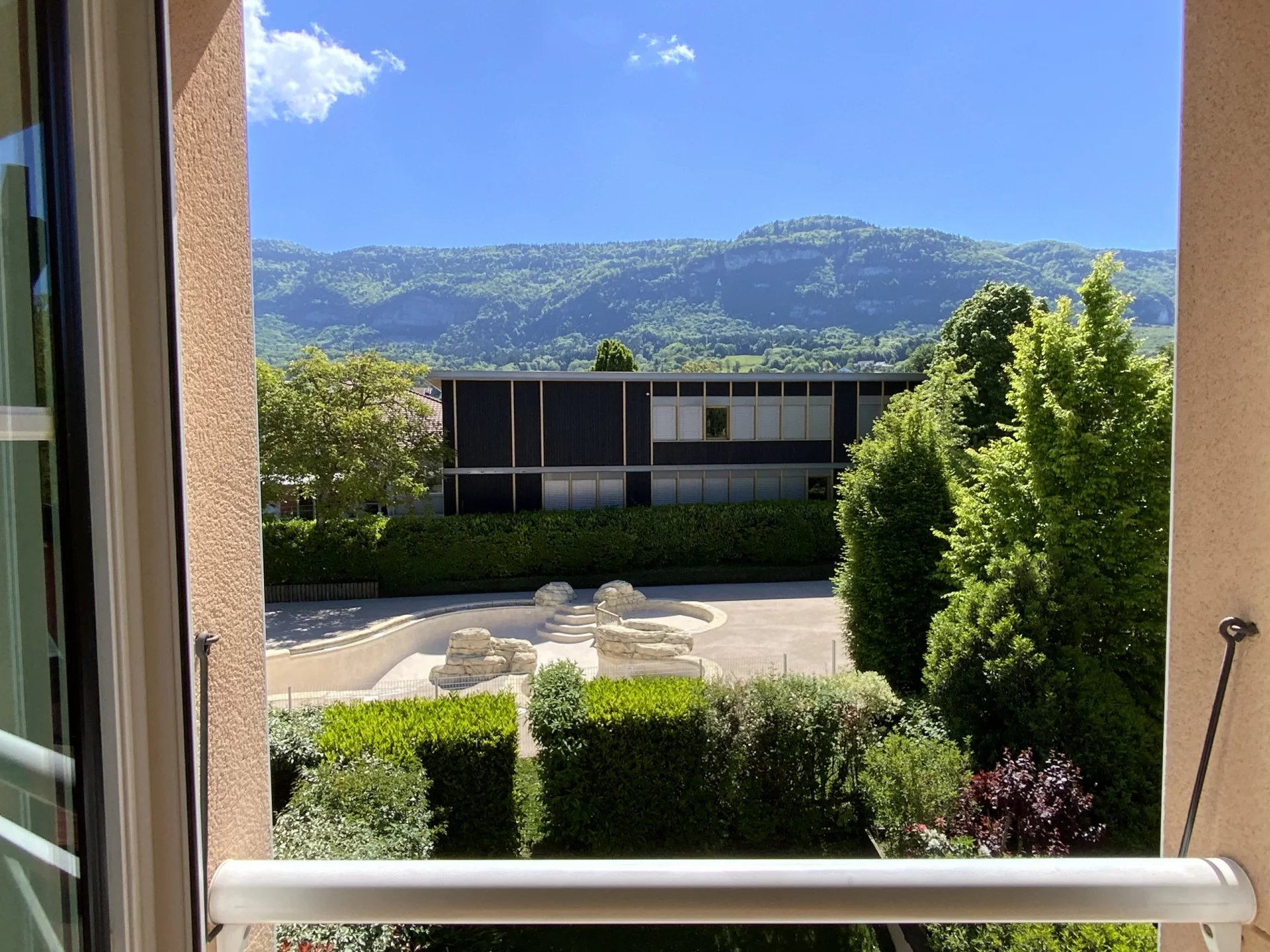 Villa 3 chambres, 3 SdB, jardin, dans résidence piscine - prox. Genève