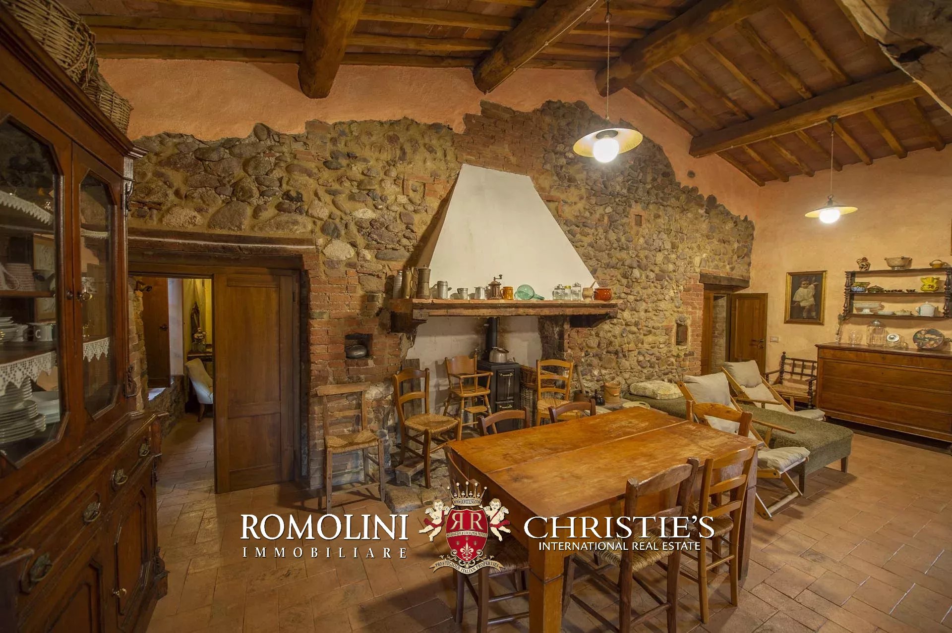 8 Bedroom Villa/Townhouse's Image 23