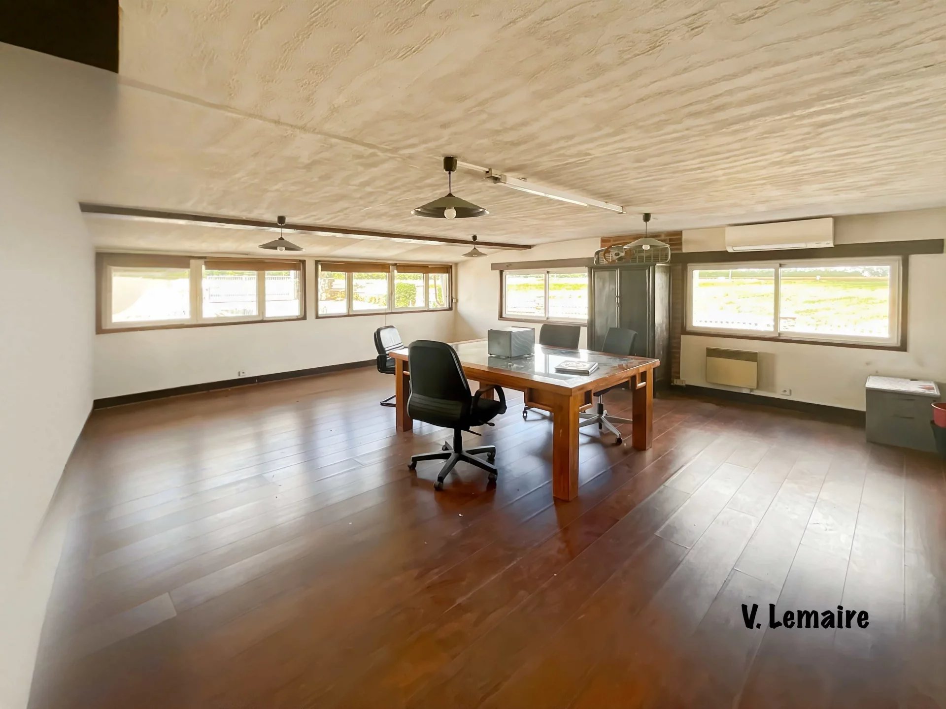 Local d'activité avec bureau - Fontenay Trésigny