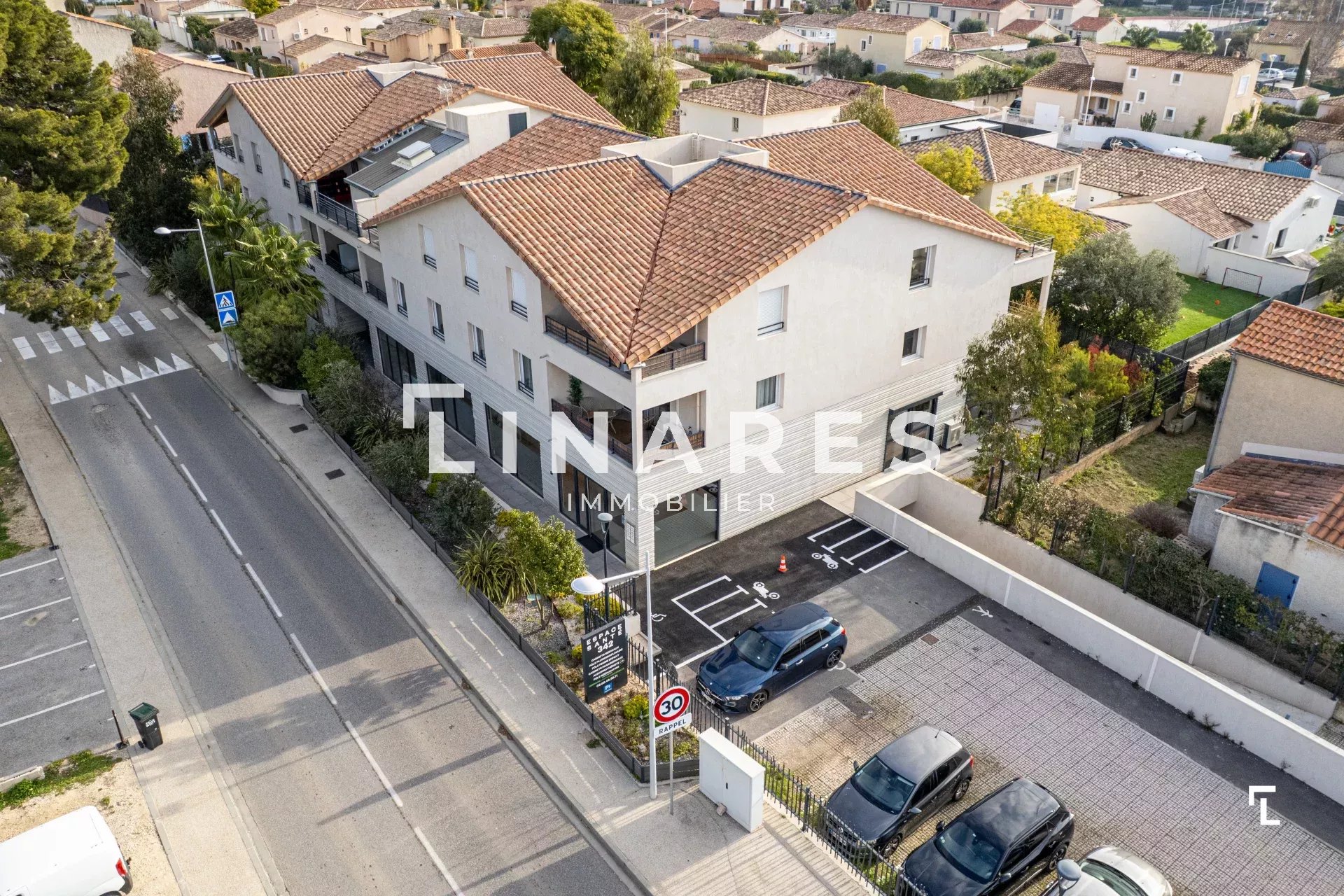 LE 342  - Local commercial de 145m2 - 83270 SAINT CYR SUR MER