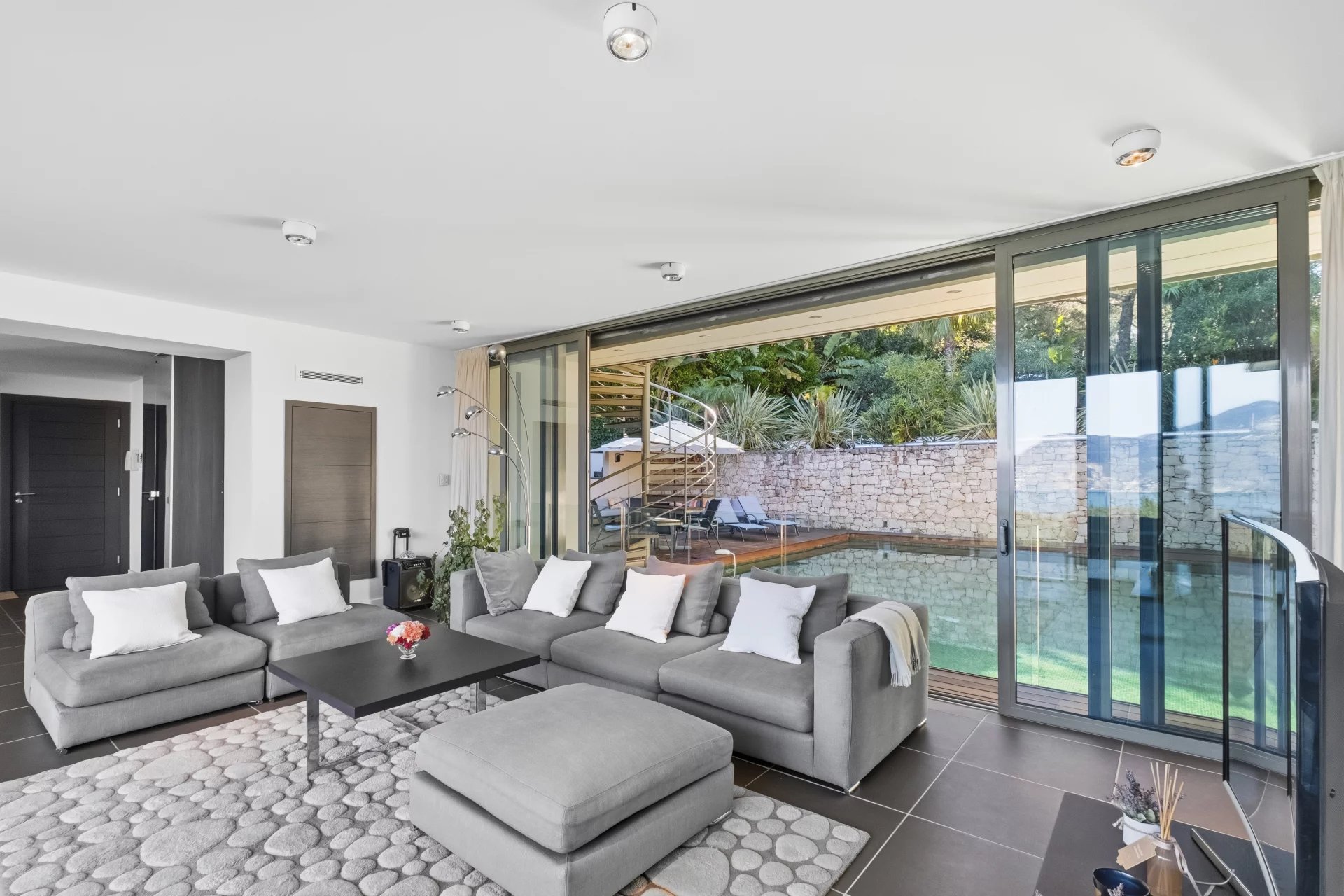 Modern 5-bedroom villa with open views and pool