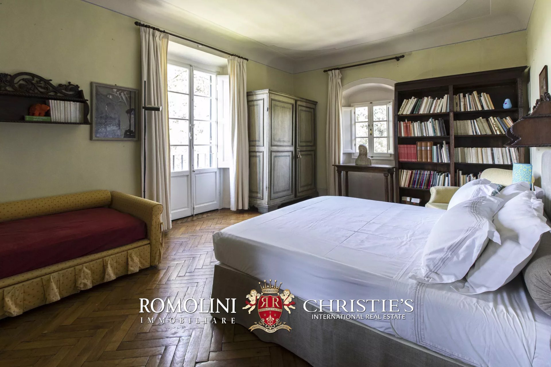 7 Bedroom Villa/Townhouse's Image 37