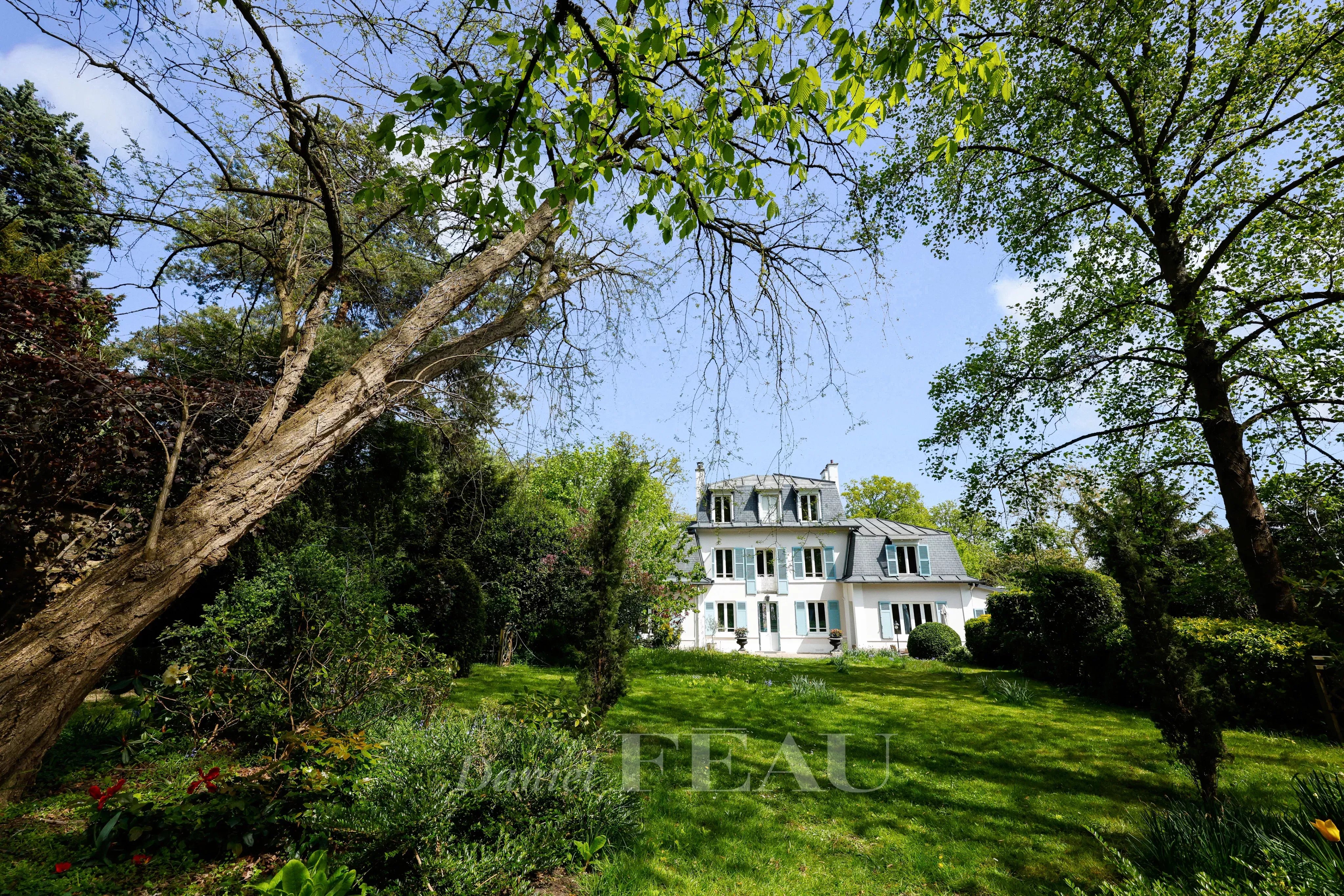 Louveciennes – A superb family home