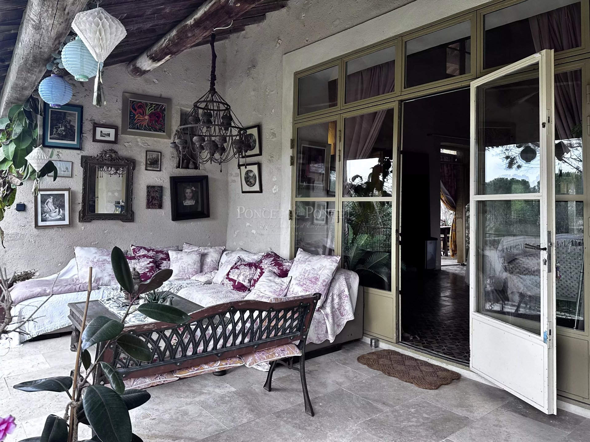 6 Bedroom Villa/Townhouse's Image 3