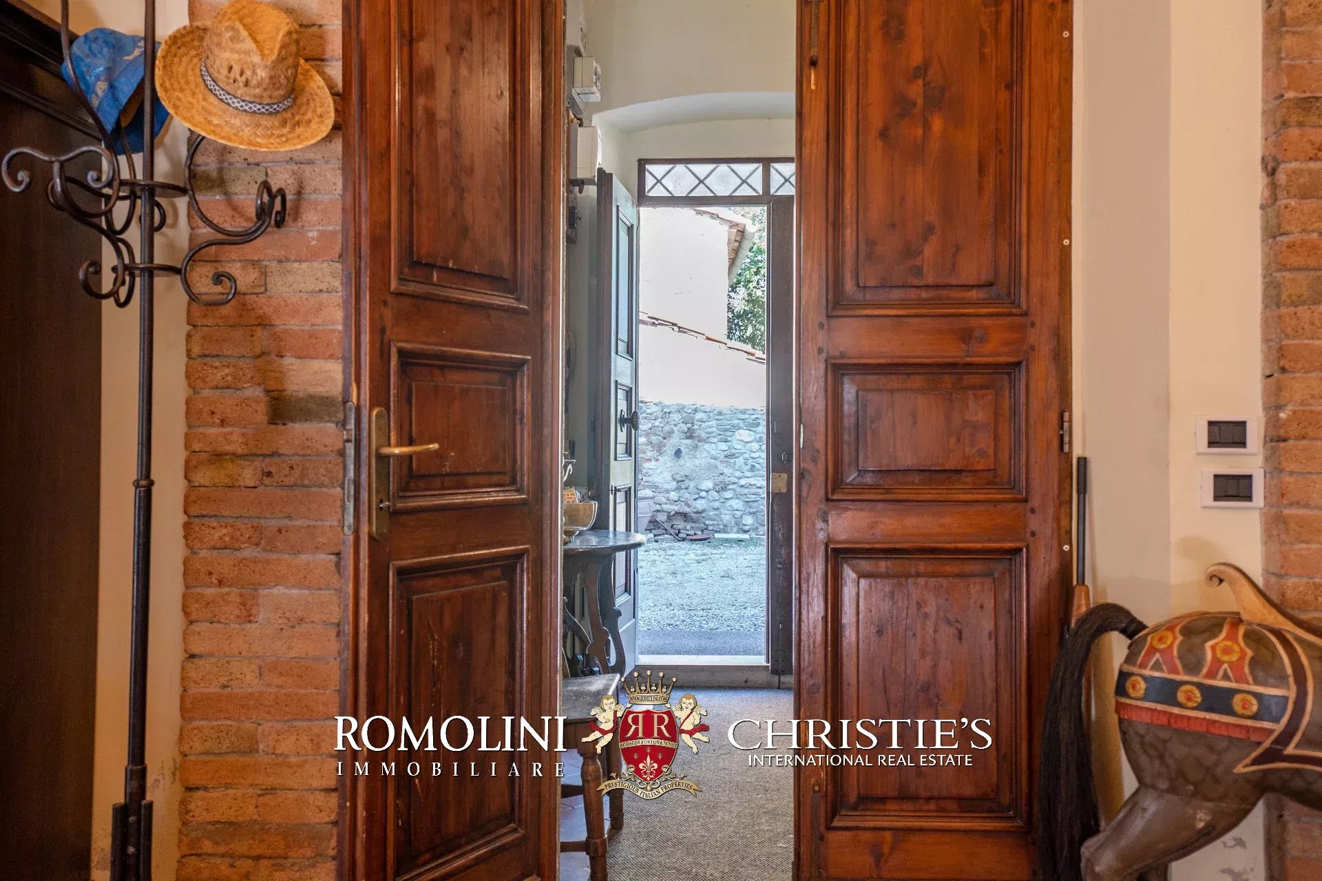 7 Bedroom Villa/Townhouse's Image 38