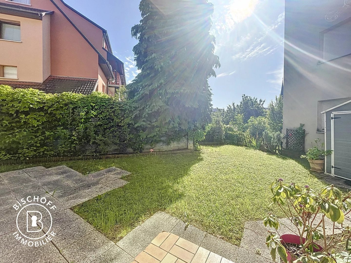 Beau rez-de-jardin à Village-Neuf