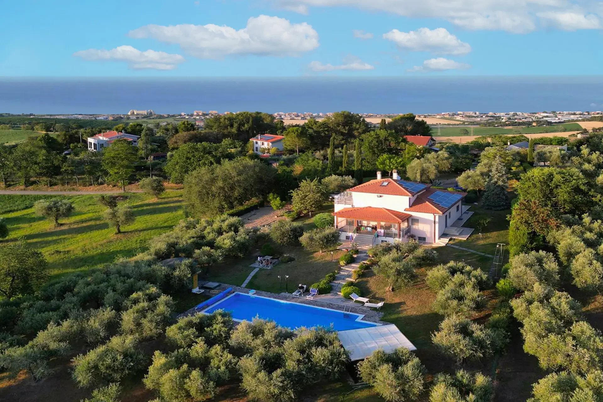 VILLA VISTA MARE CON PISCINA IN VENDITA A SENIGALLIA, MARCHE