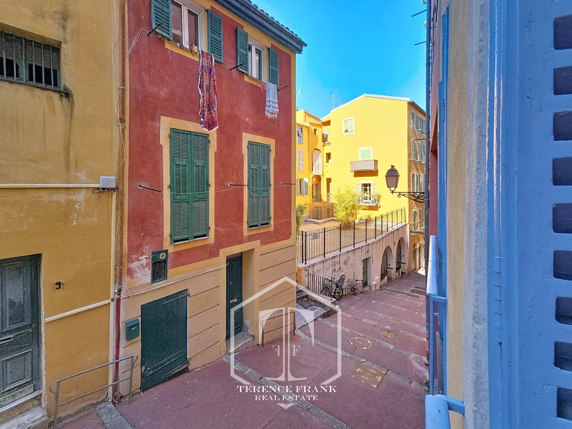 VIEUX-NICE – Au cœur du quartier historique, magnifique 3 pièces avec terrasse – Vendu meublé