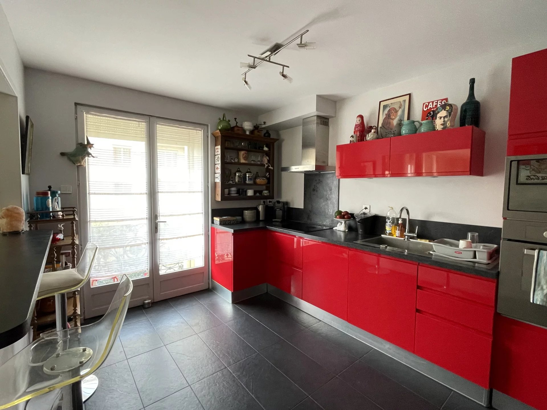 NARBONNE  -APPARTEMENT AVEC PETIT BALCON -