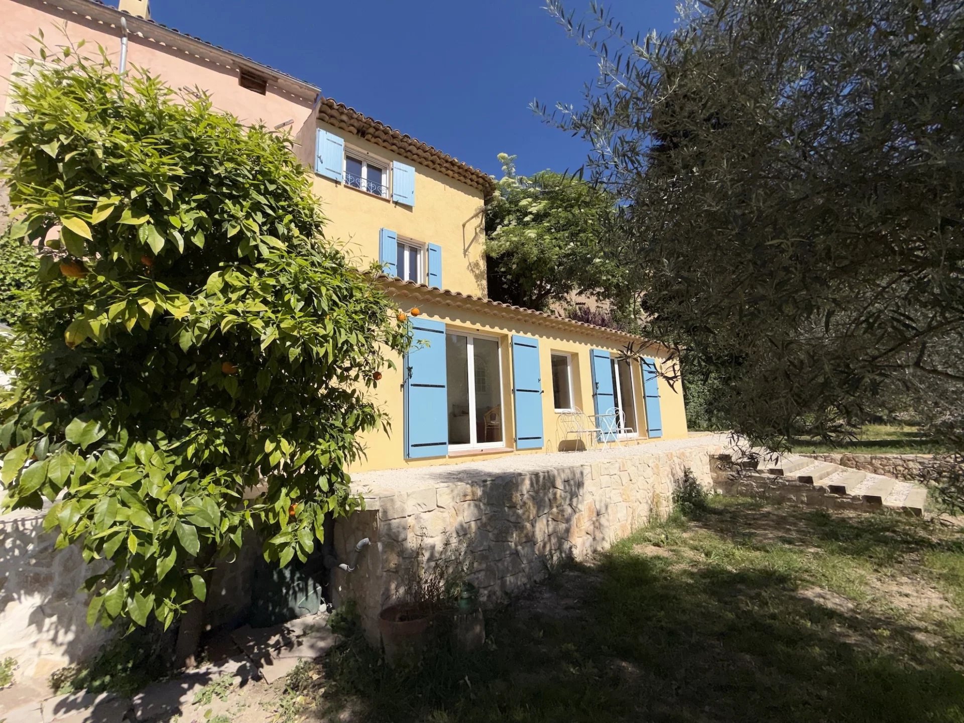 Centre village 3 bedrooms garden 1300m2