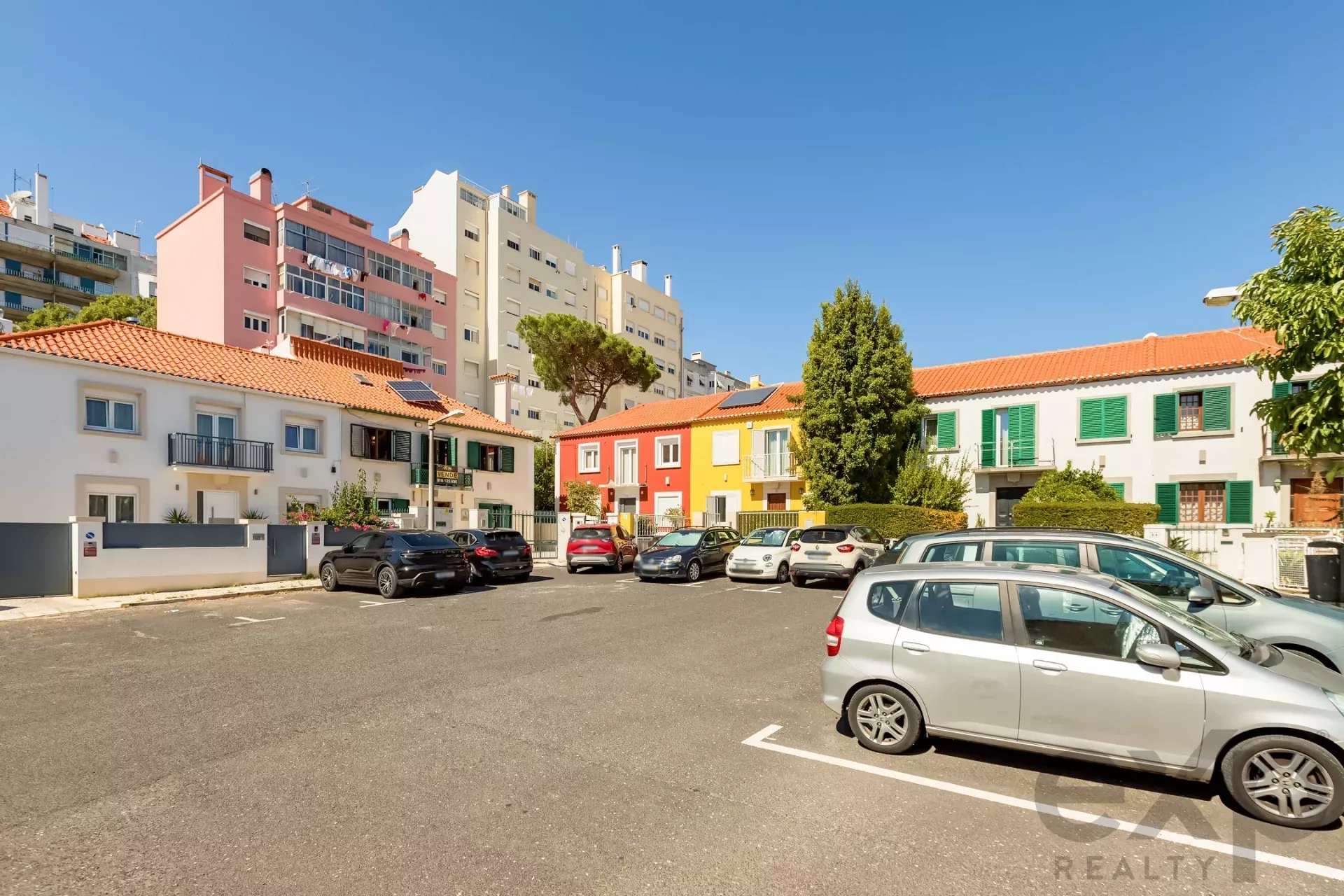A UNIQUE OPPORTUNITY TO INVEST IN PENHA DE FRANÇA! 🚀 86356707 image 2