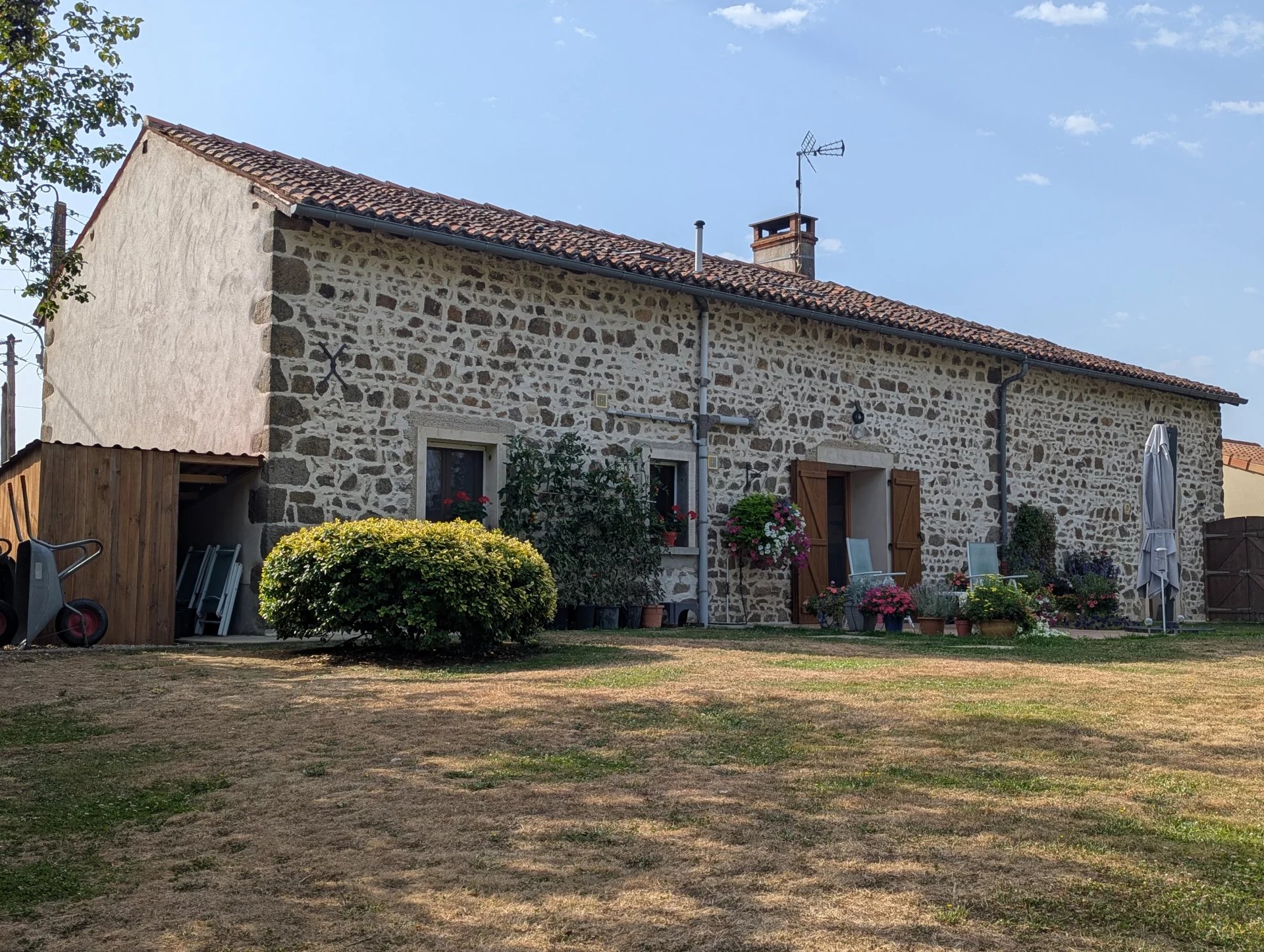 Charmante maison de caractère de 3 chambres dans la Vienne