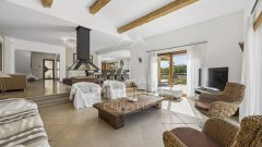 Elegant contemporary villa in the heart of Provence — photo 5 of 7