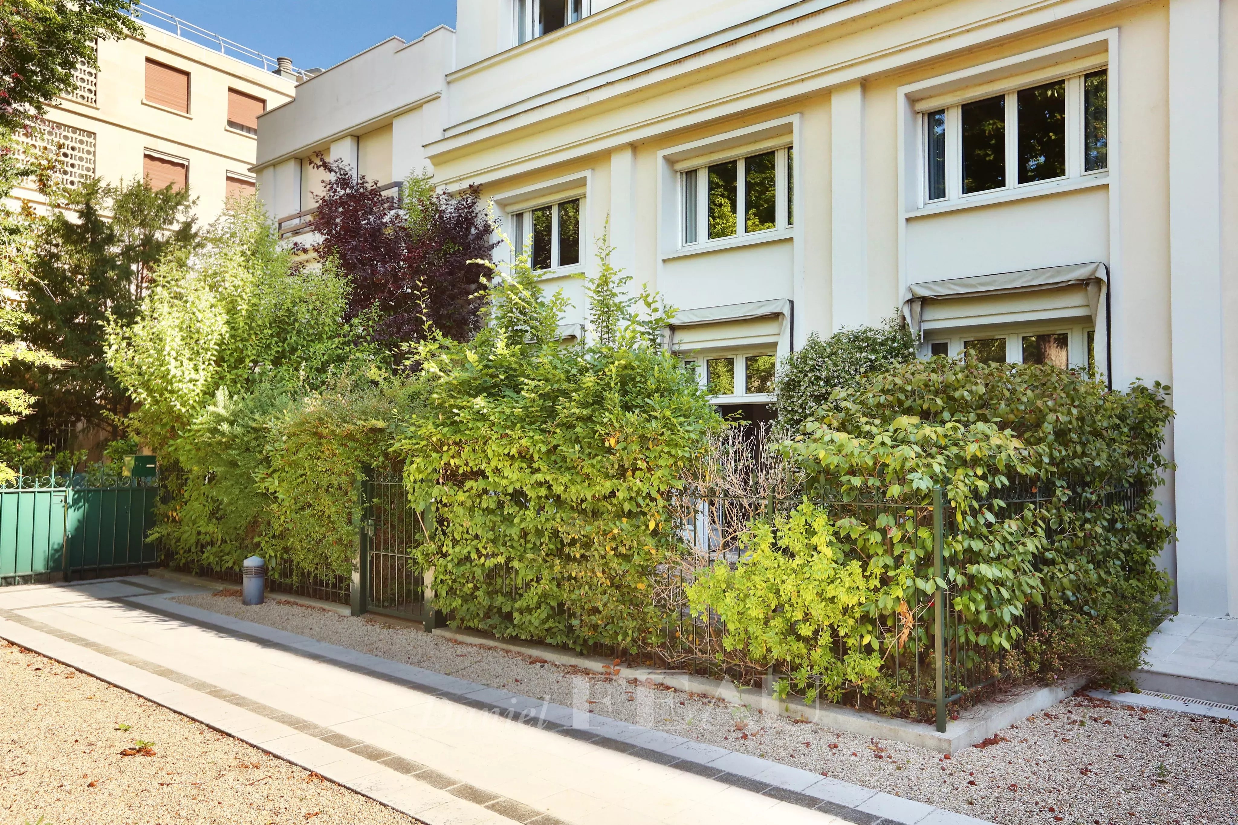Duplex meublé avec jardin privatif