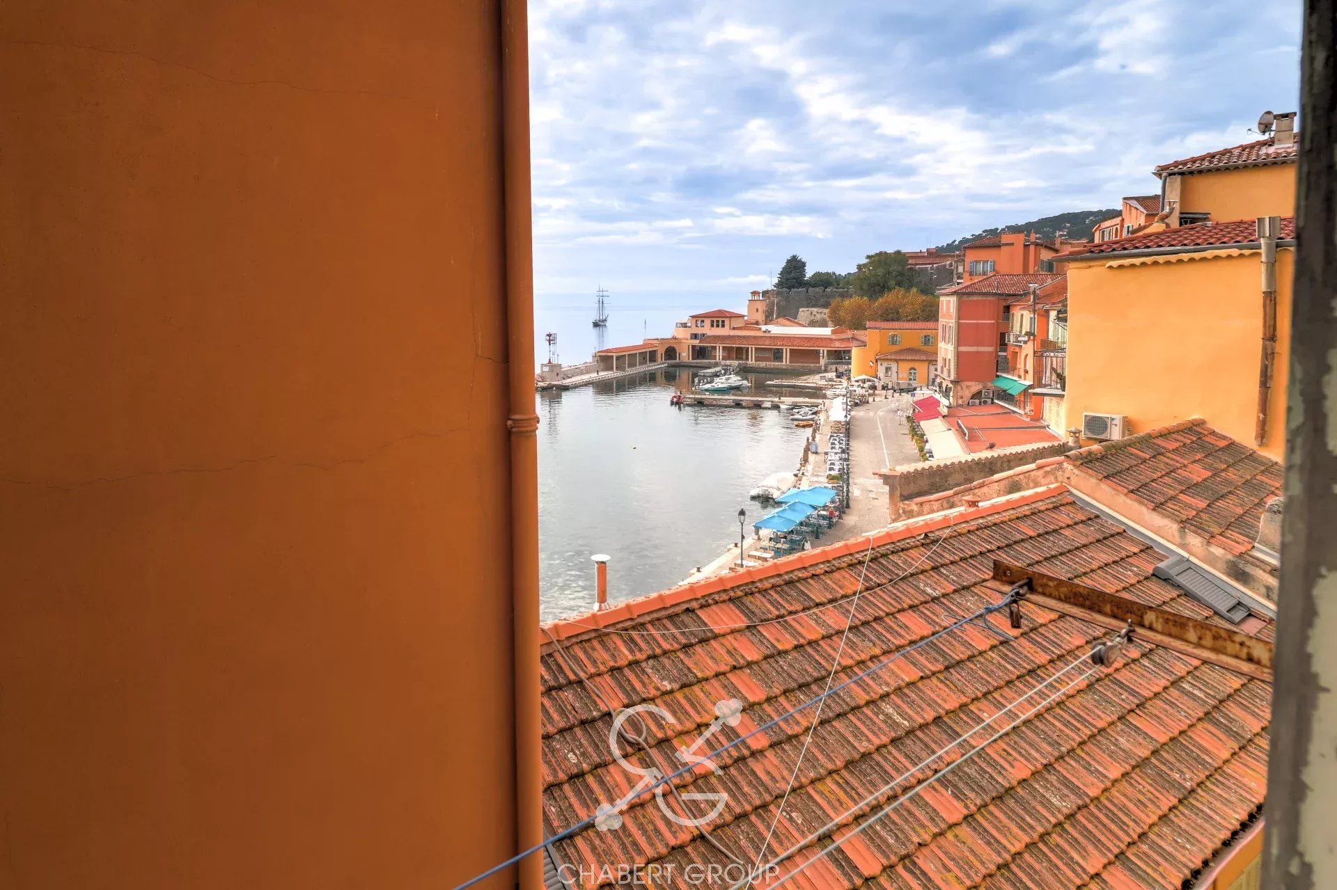 VILLEFRANCHE-SUR-MER - VIEILLE-VILLE - APPARTEMENT - 3 PIECES - 49M2 - VUE MER