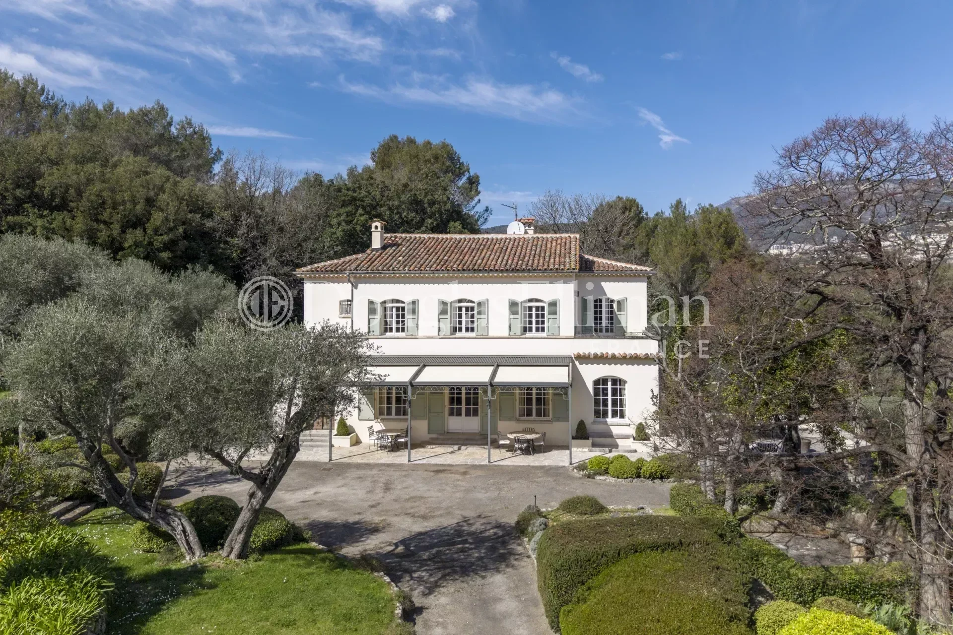 GRASSE – Une demeure de parfumeur avec piscine et vue - Image nᵒ3