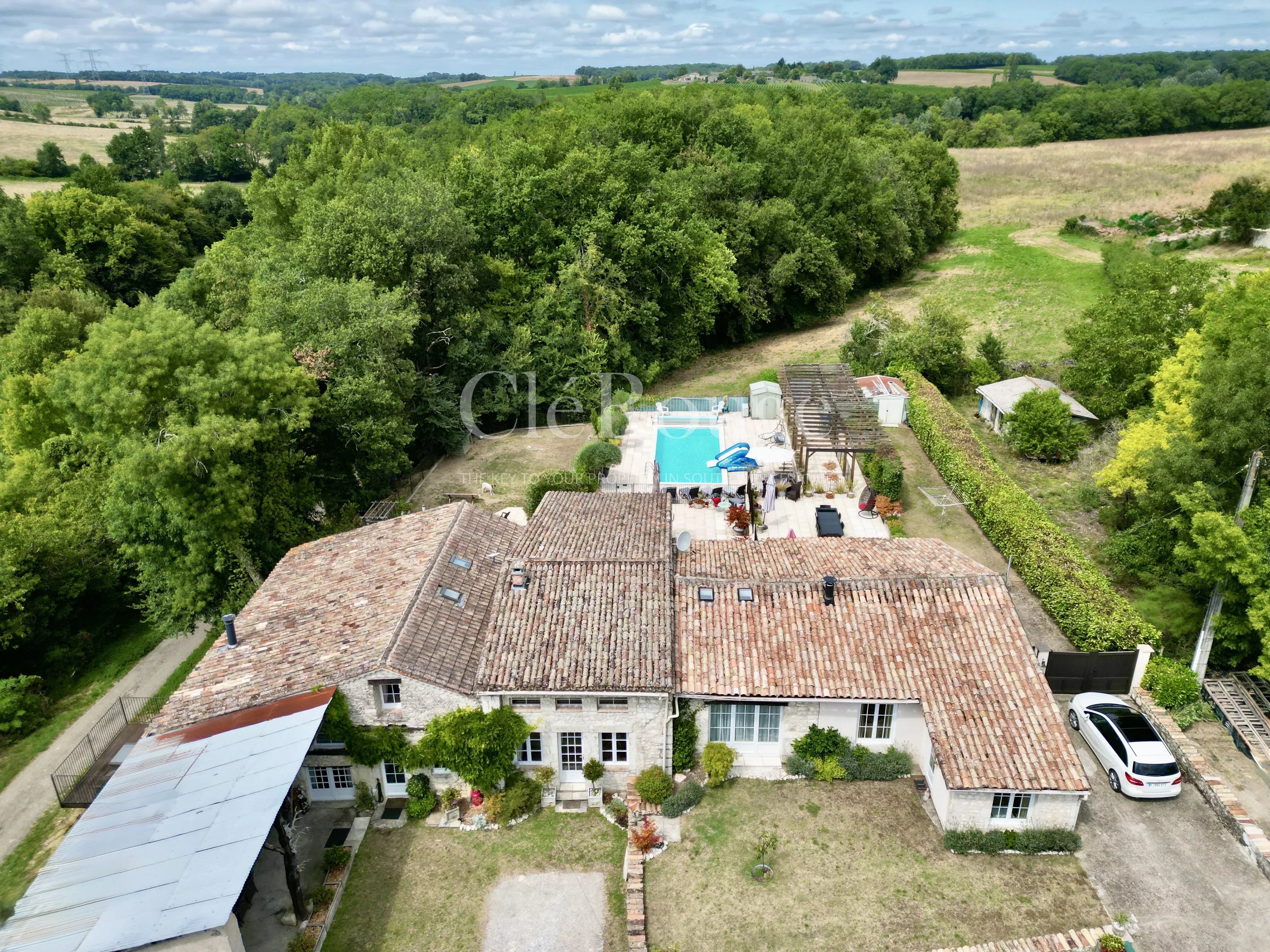 Proche de Duras - Maison en pierre au charme intemporel avec piscine chauffée