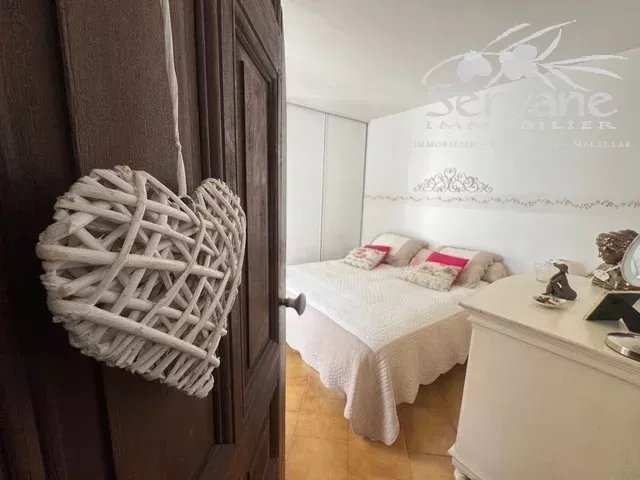 SALERNES Property with strong rental potential: 3 houses and a separate apartment